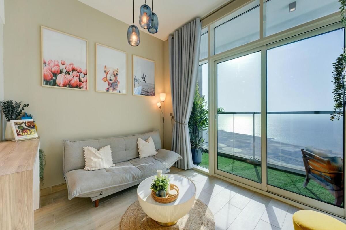 Higuest - New! Stunning Sea View Studio, Balcony, Pool *