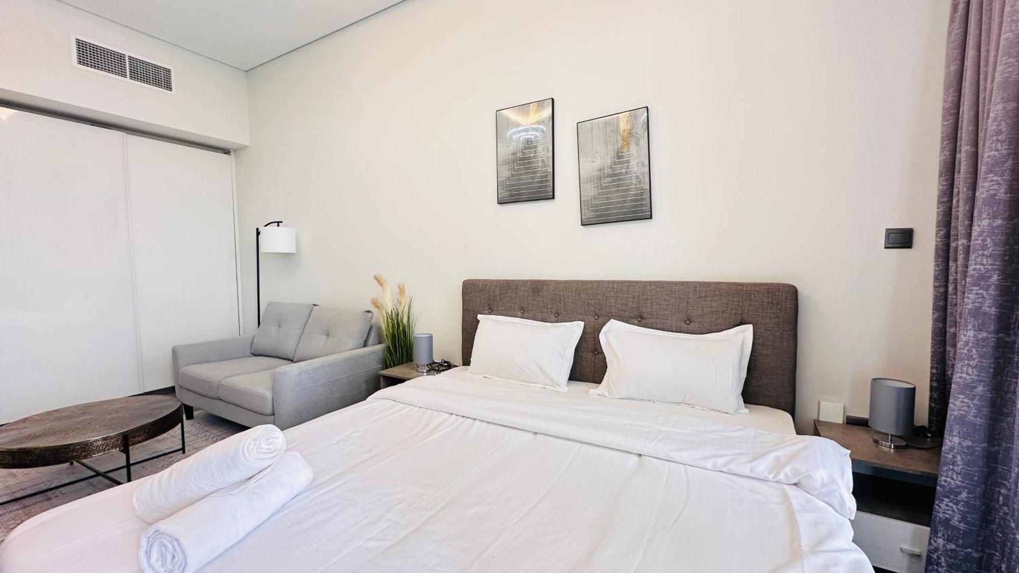 Upscale At Oval Tower Near Downtown With Balcony And Parking By Belvilla Hotel Dubai