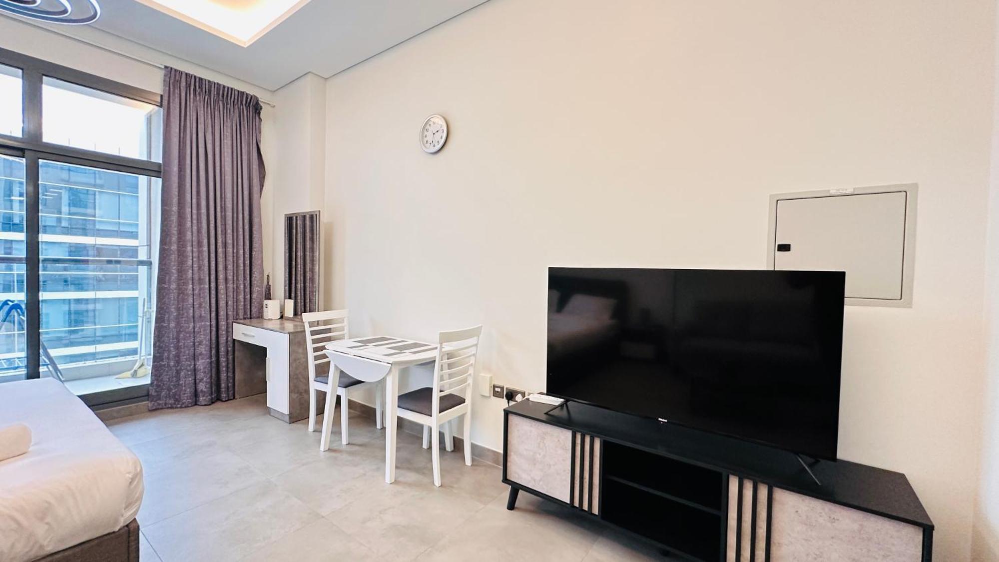 Upscale At Oval Tower Near Downtown With Balcony And Parking By Belvilla Hotel *