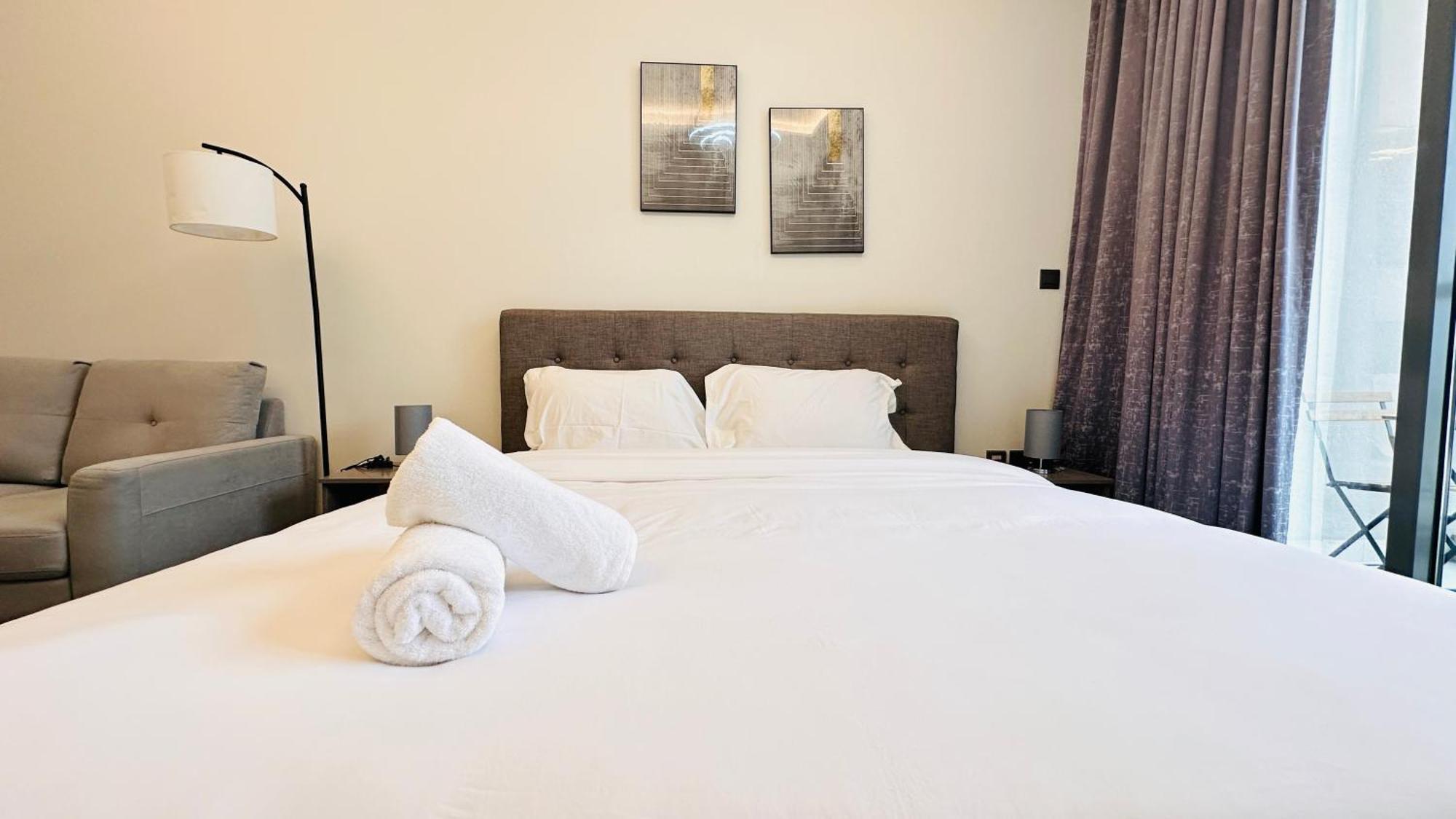 Upscale At Oval Tower Near Downtown With Balcony And Parking By Belvilla Hotel Dubai