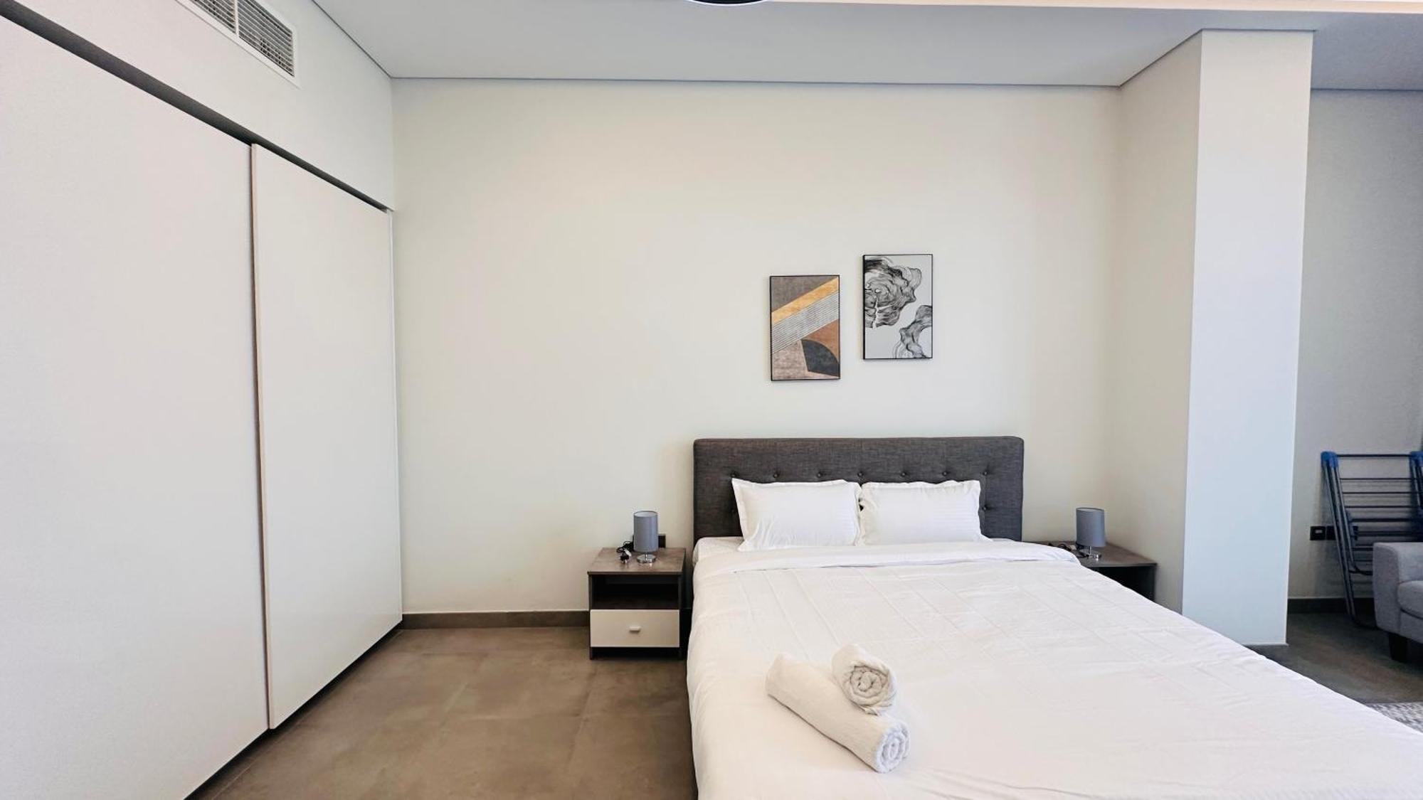Upscale At Oval Tower Near Downtown With Balcony And Parking By Belvilla
