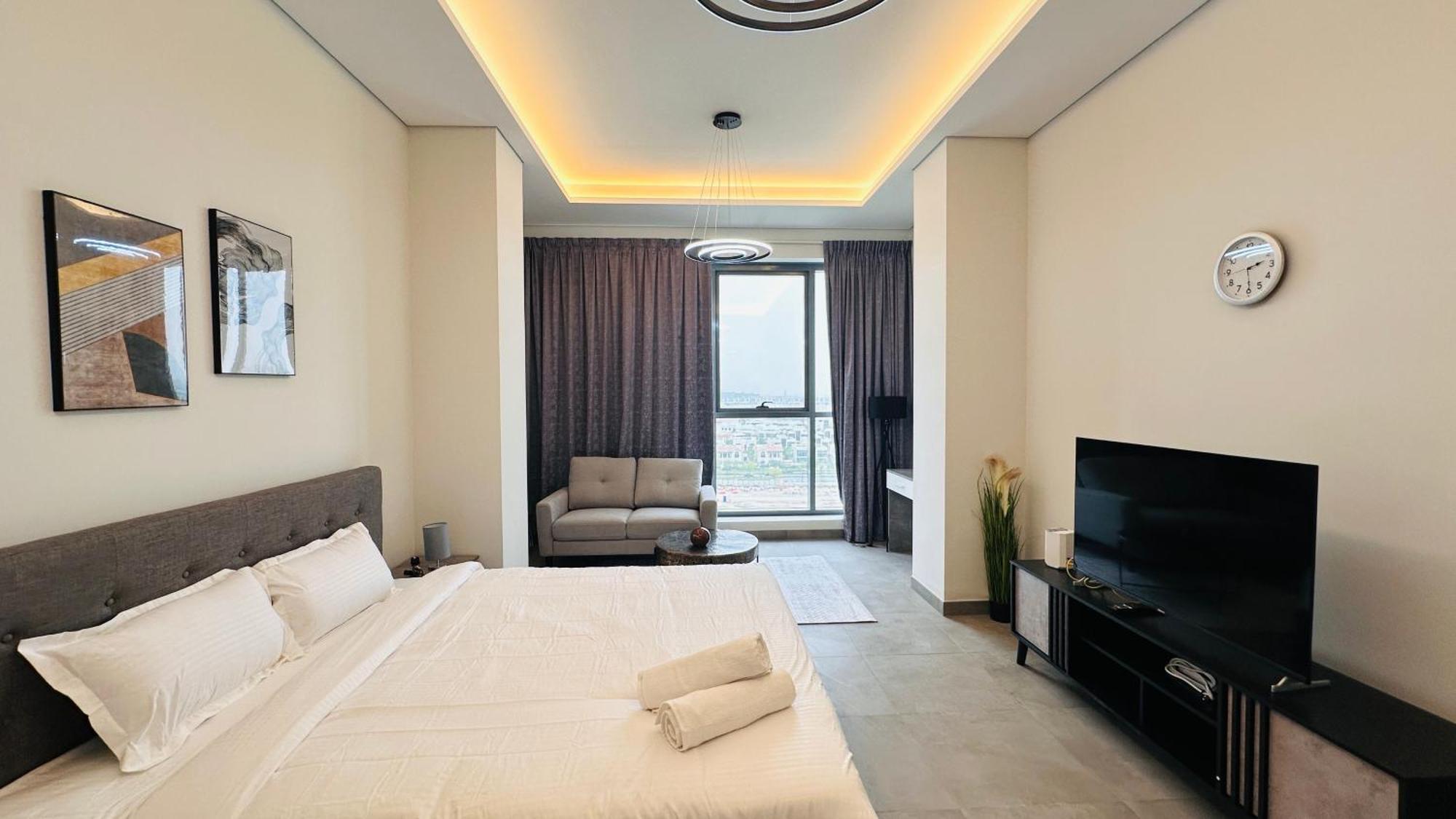 Hotel Upscale At Oval Tower Near Downtown With Balcony And Parking By Belvilla Dubai