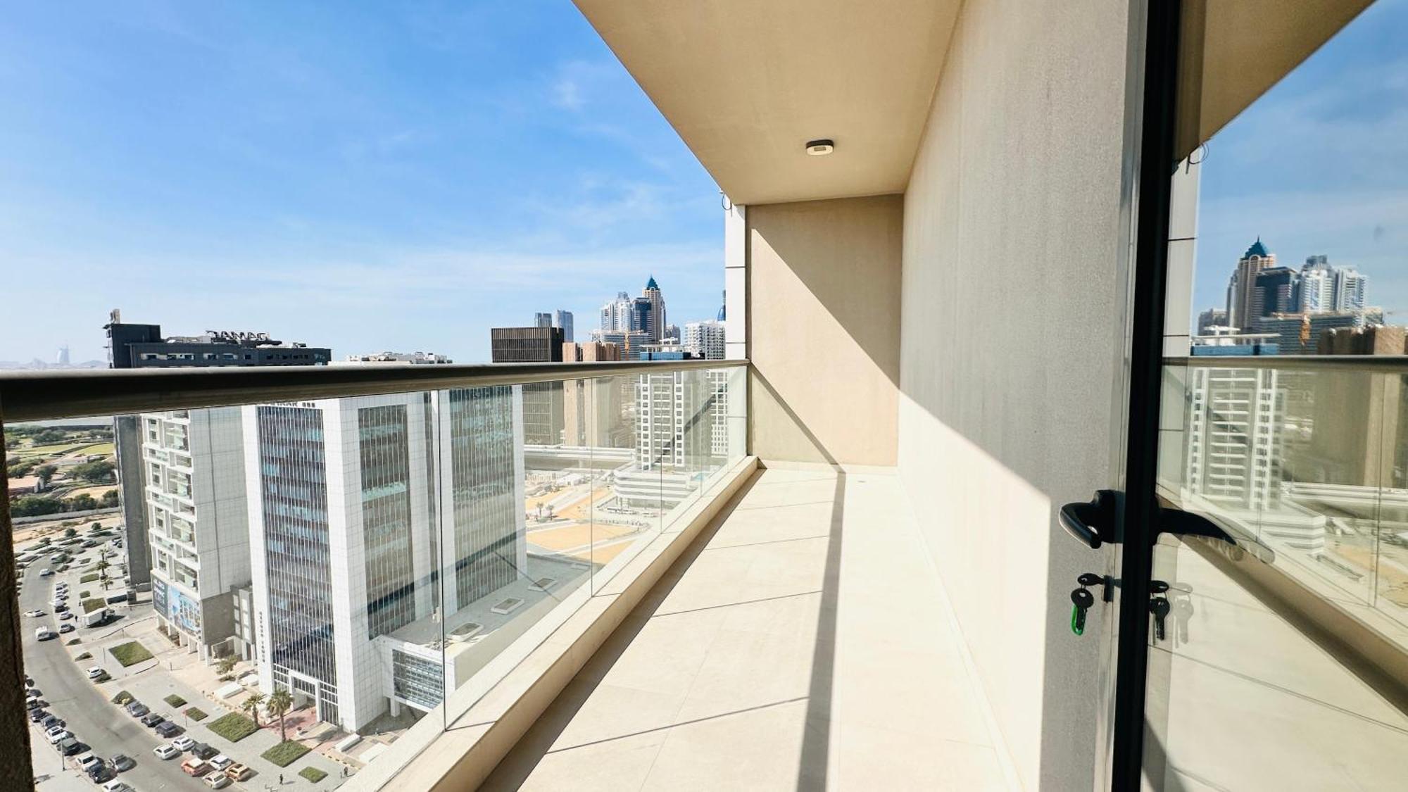 Upscale At Oval Tower Near Downtown With Balcony And Parking By Belvilla Hotel