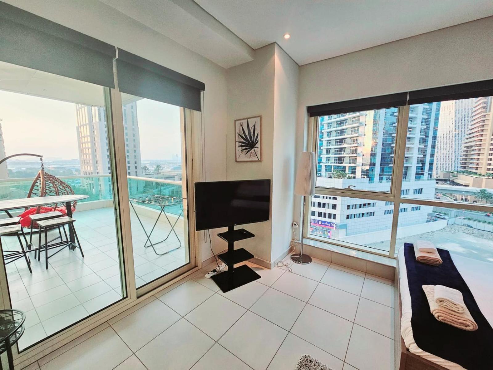 Apartment Sunrise Homes - Near Jbr With Huge Balcony - Harbour Views