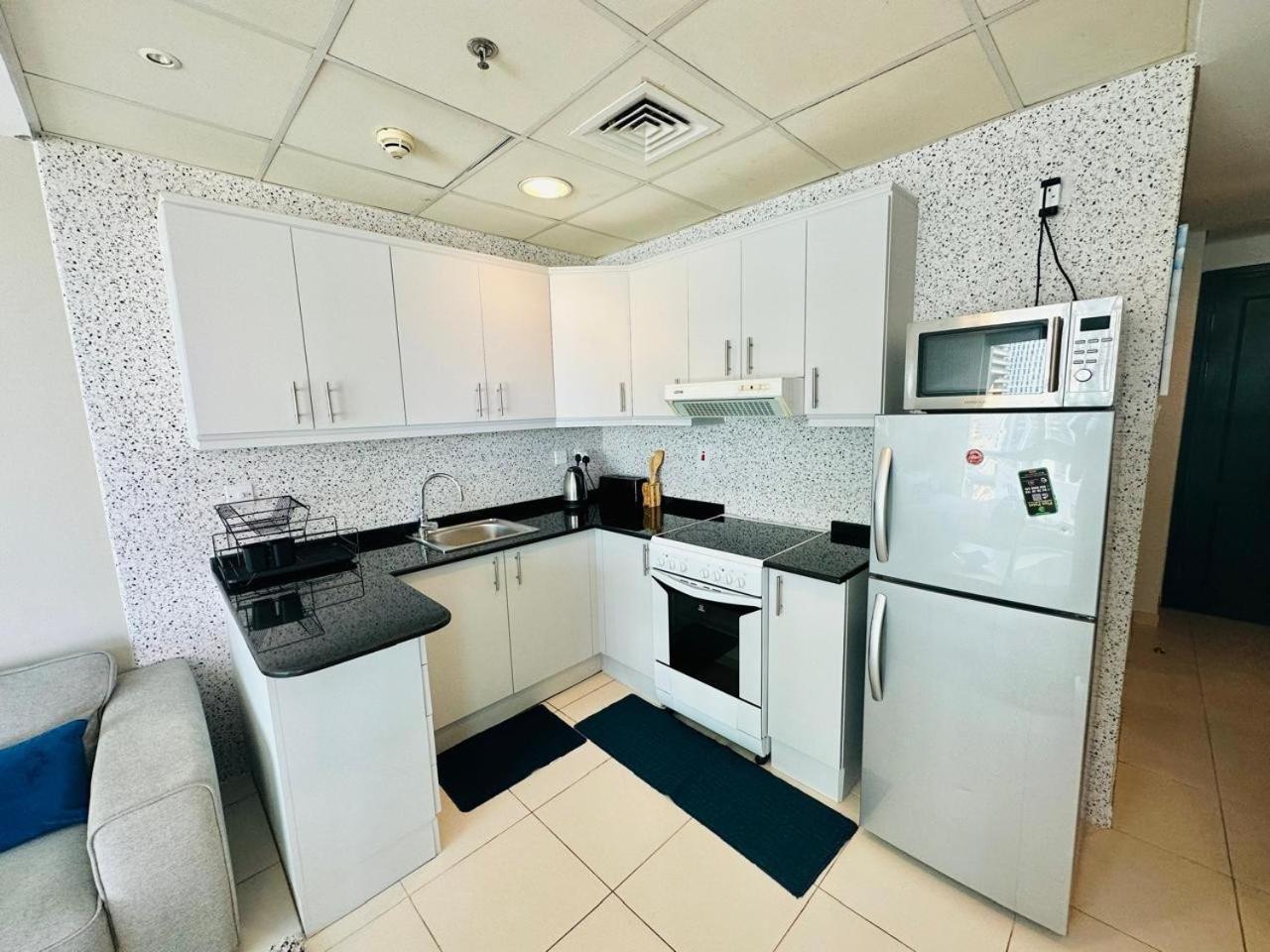 Sunrise Homes - Near Jbr With Huge Balcony - Harbour Views Dubai