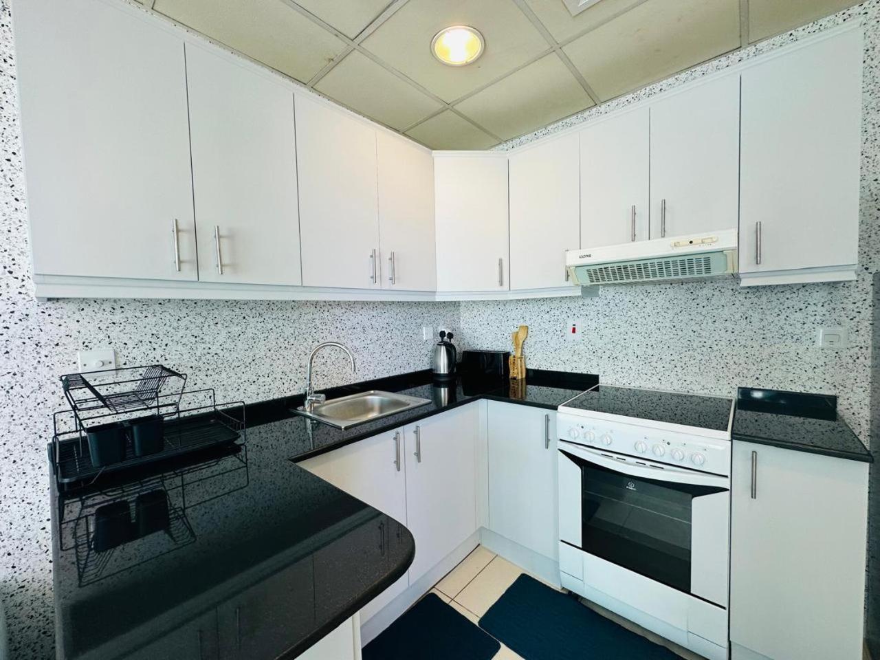 Apartment Sunrise Homes - Near Jbr With Huge Balcony - Harbour Views *