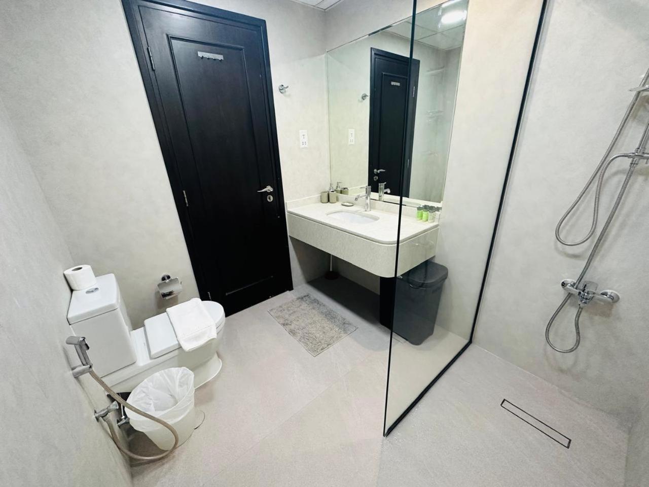 Sunrise Homes - Near Jbr With Huge Balcony - Harbour Views Apartment *
