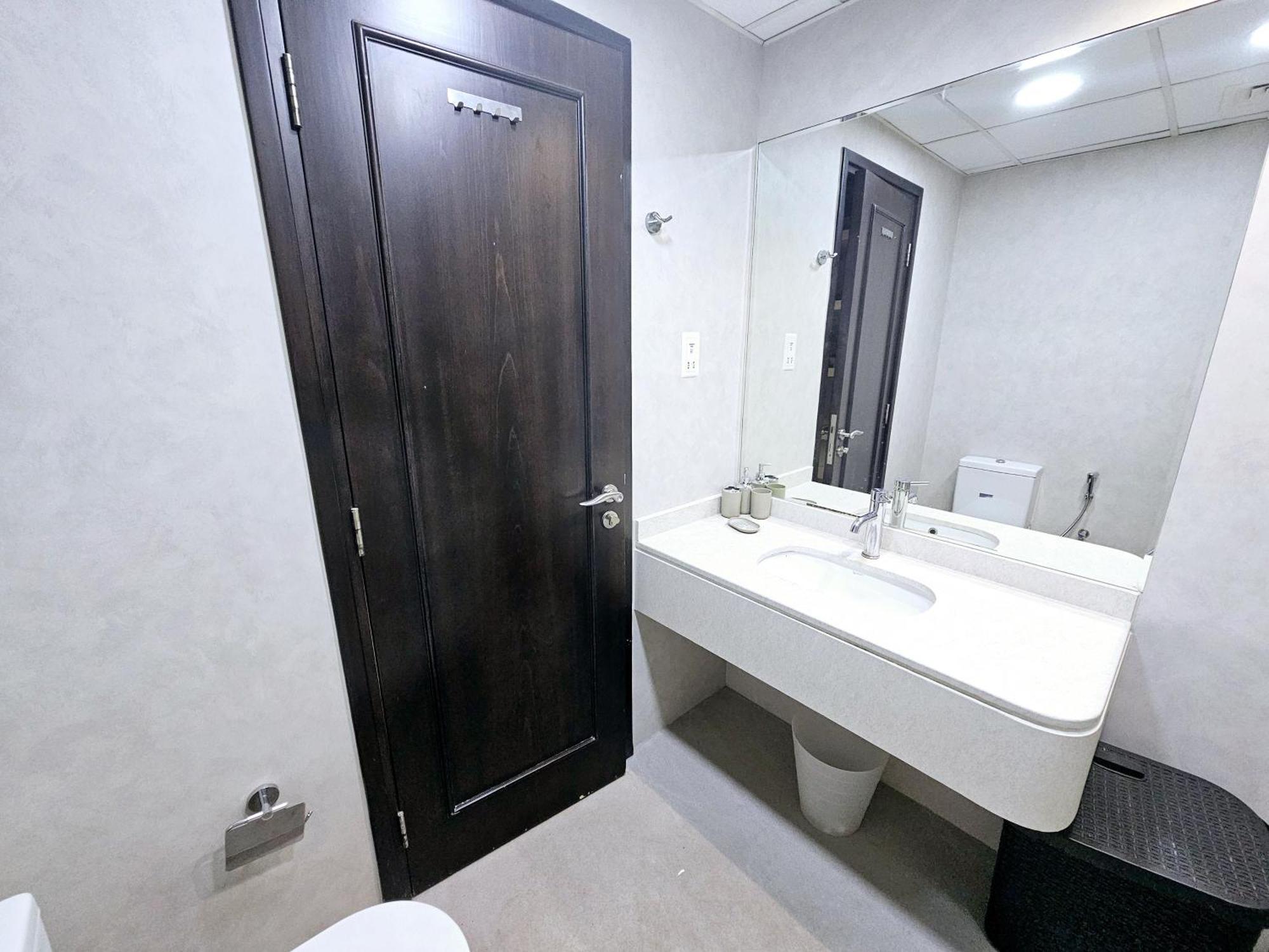 Apartment Sunrise Homes - Near Jbr With Huge Balcony - Harbour Views *