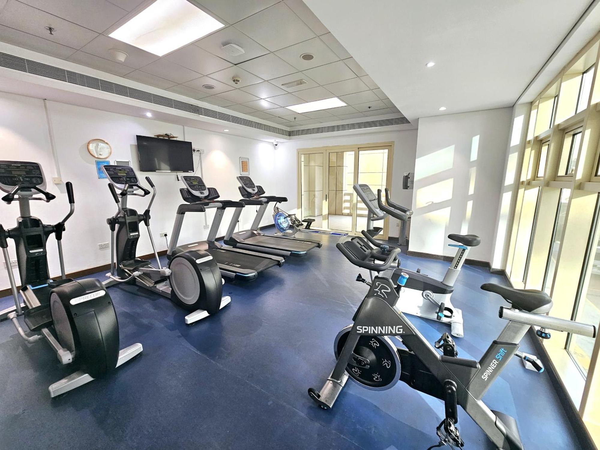 Sunrise Homes - Near Jbr With Huge Balcony - Harbour Views