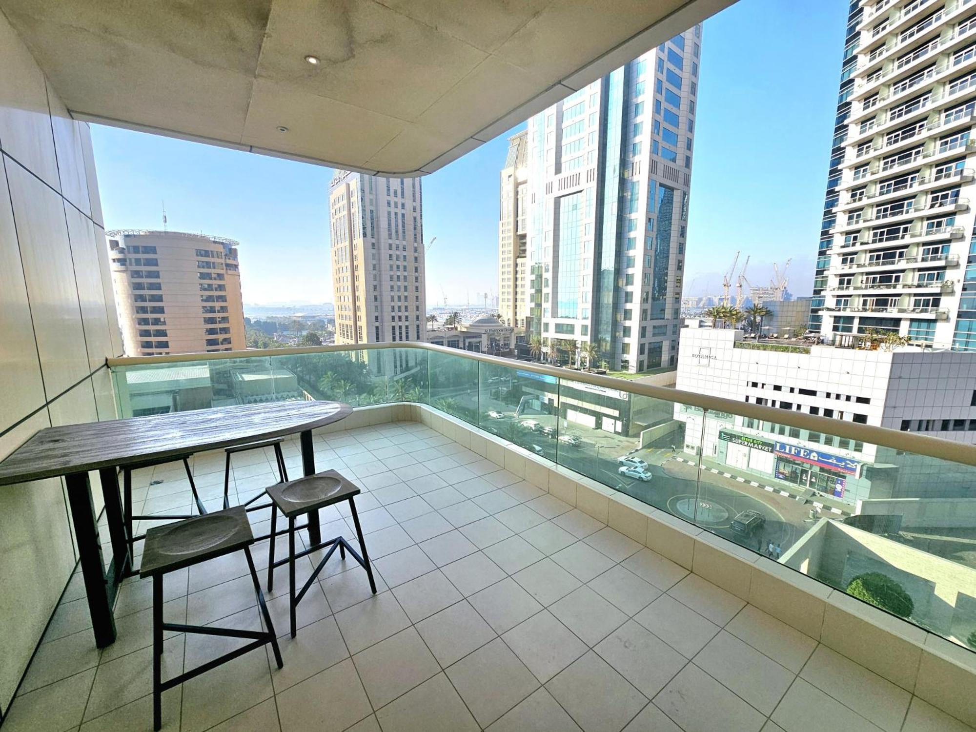 Sunrise Homes - Near Jbr With Huge Balcony - Harbour Views Apartment