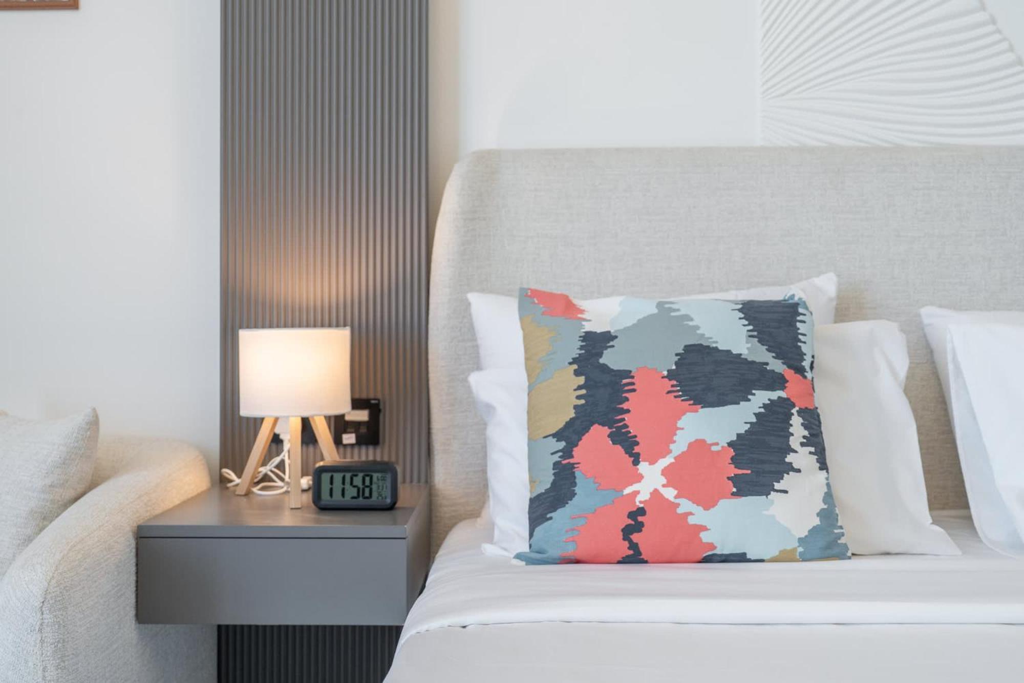 Apartment A Prime That Sleeps 2 In Jebel Ali *