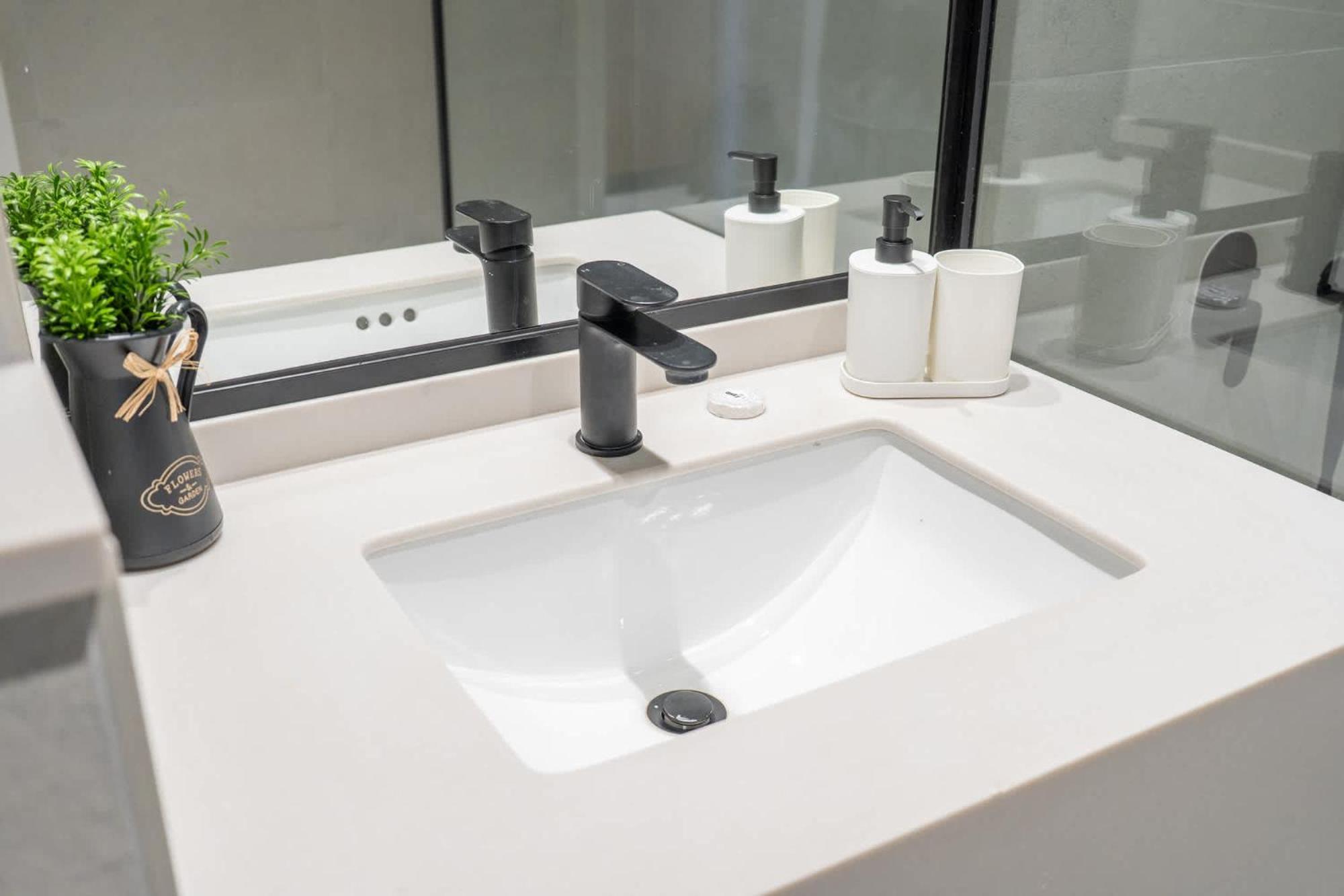 Apartment A Prime That Sleeps 2 In Jebel Ali Dubai