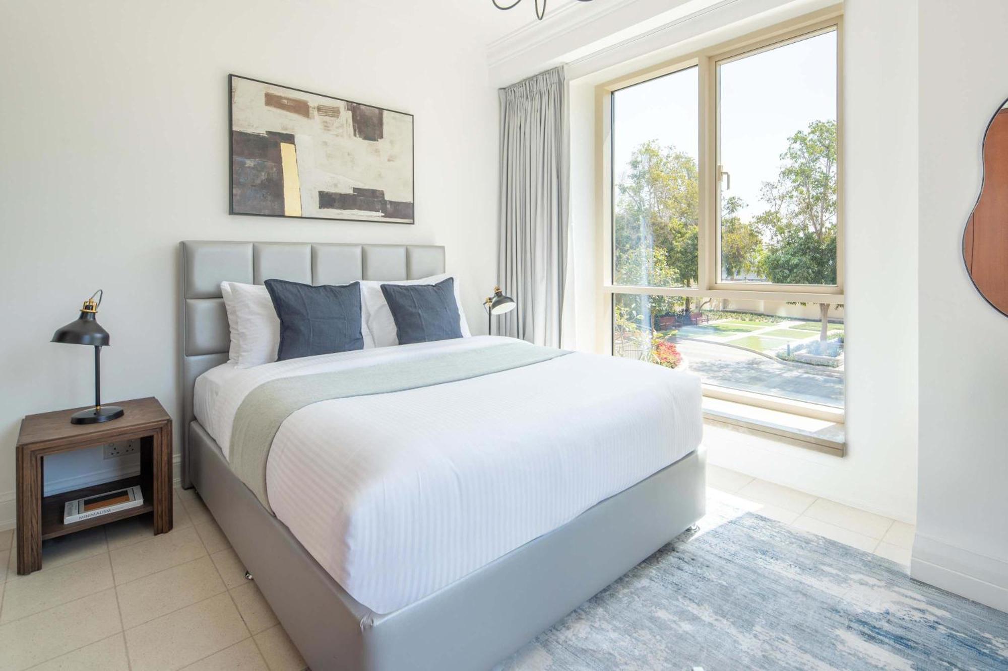 Frank Porter - Al Yass Tower Apartment Dubai