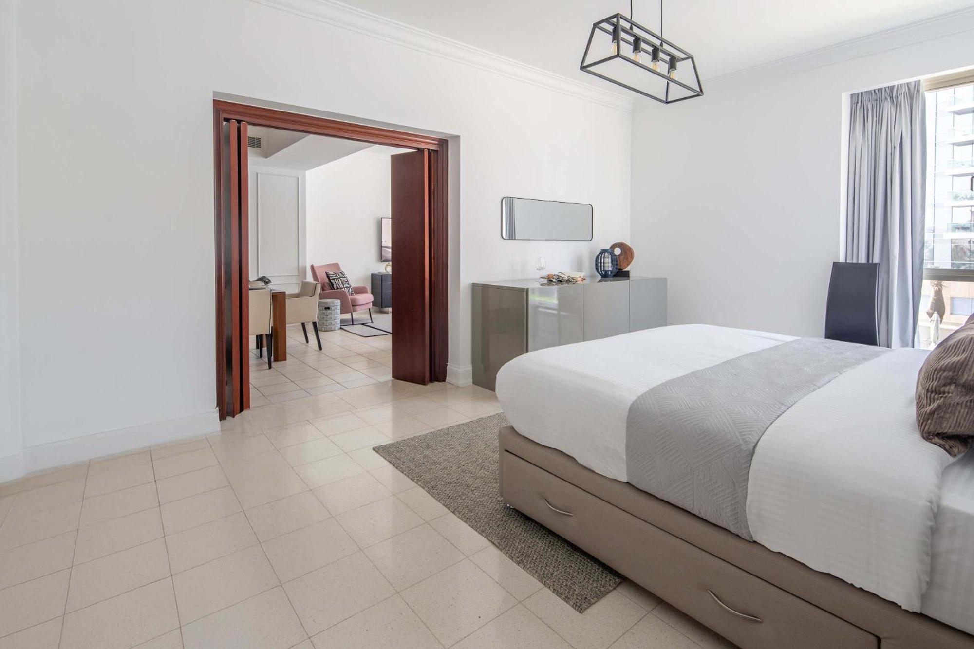 Frank Porter - Al Yass Tower Dubai