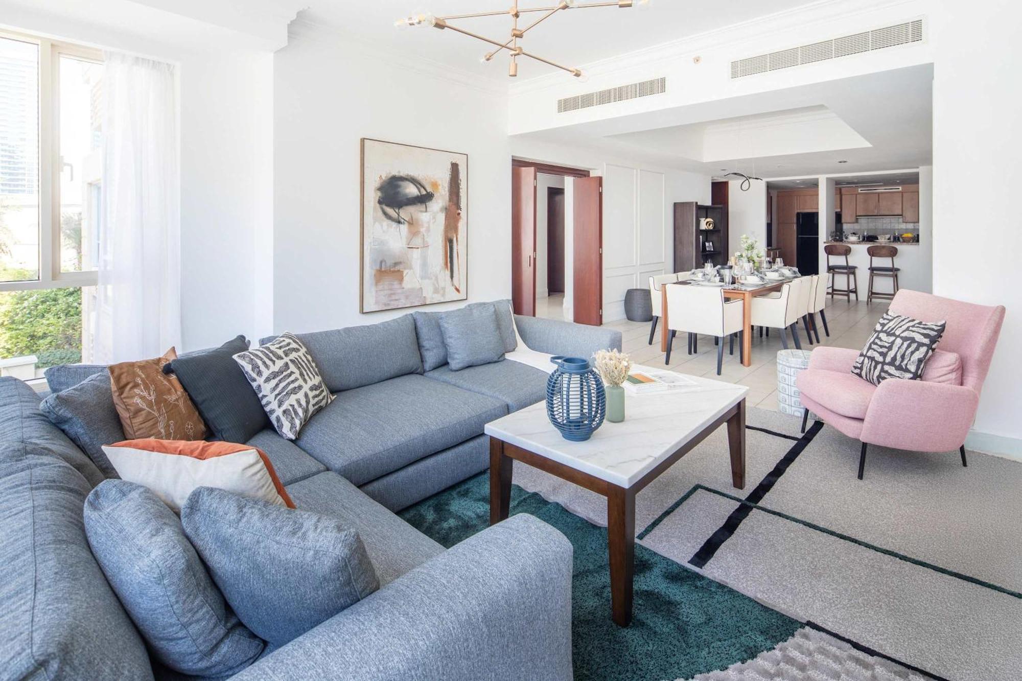 Frank Porter - Al Yass Tower Apartment Dubai