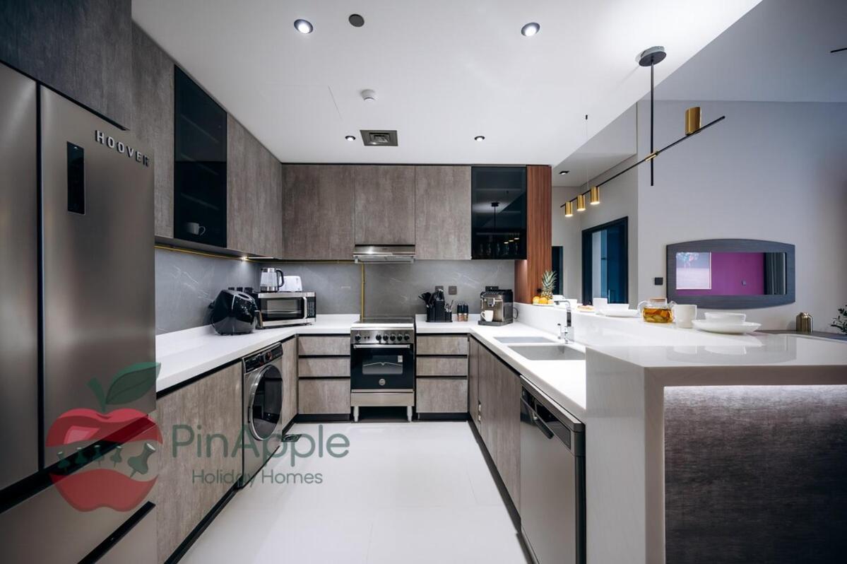 Mbl Royal Live 2br And Maid Apartment *