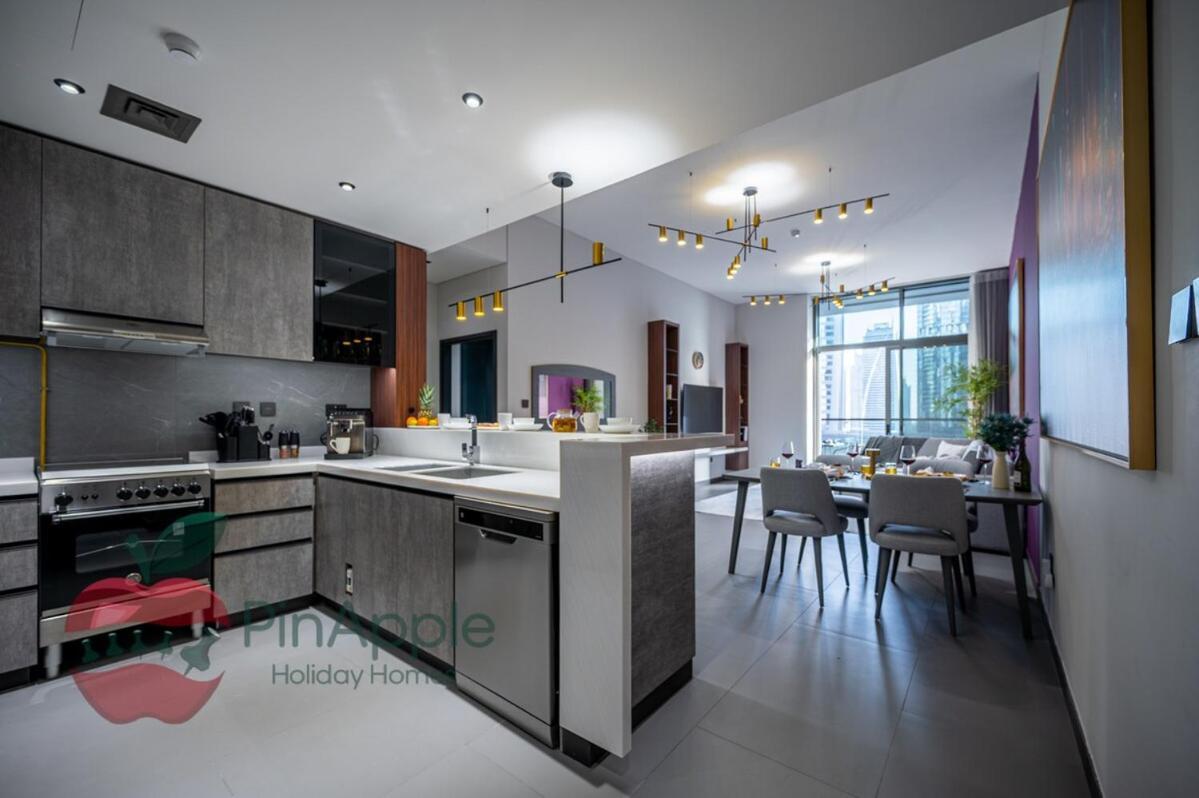 Mbl Royal Live 2br And Maid