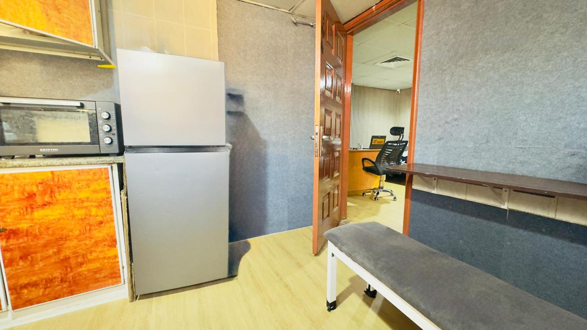 Homestay Classic Near Sharaf Dg & Burjuman Metro *