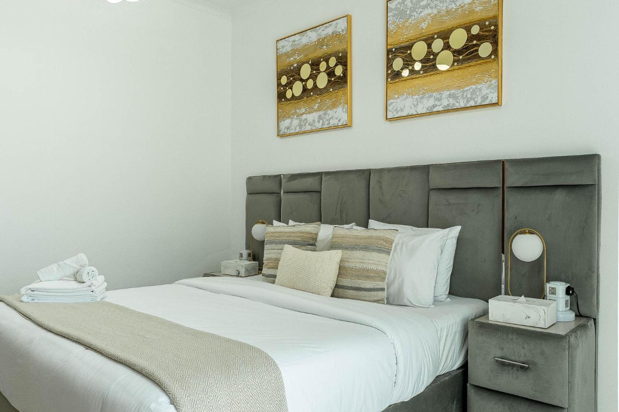 Superb 1-bedroom With Full Burj Khalifa View - 5-min Walk To Mall