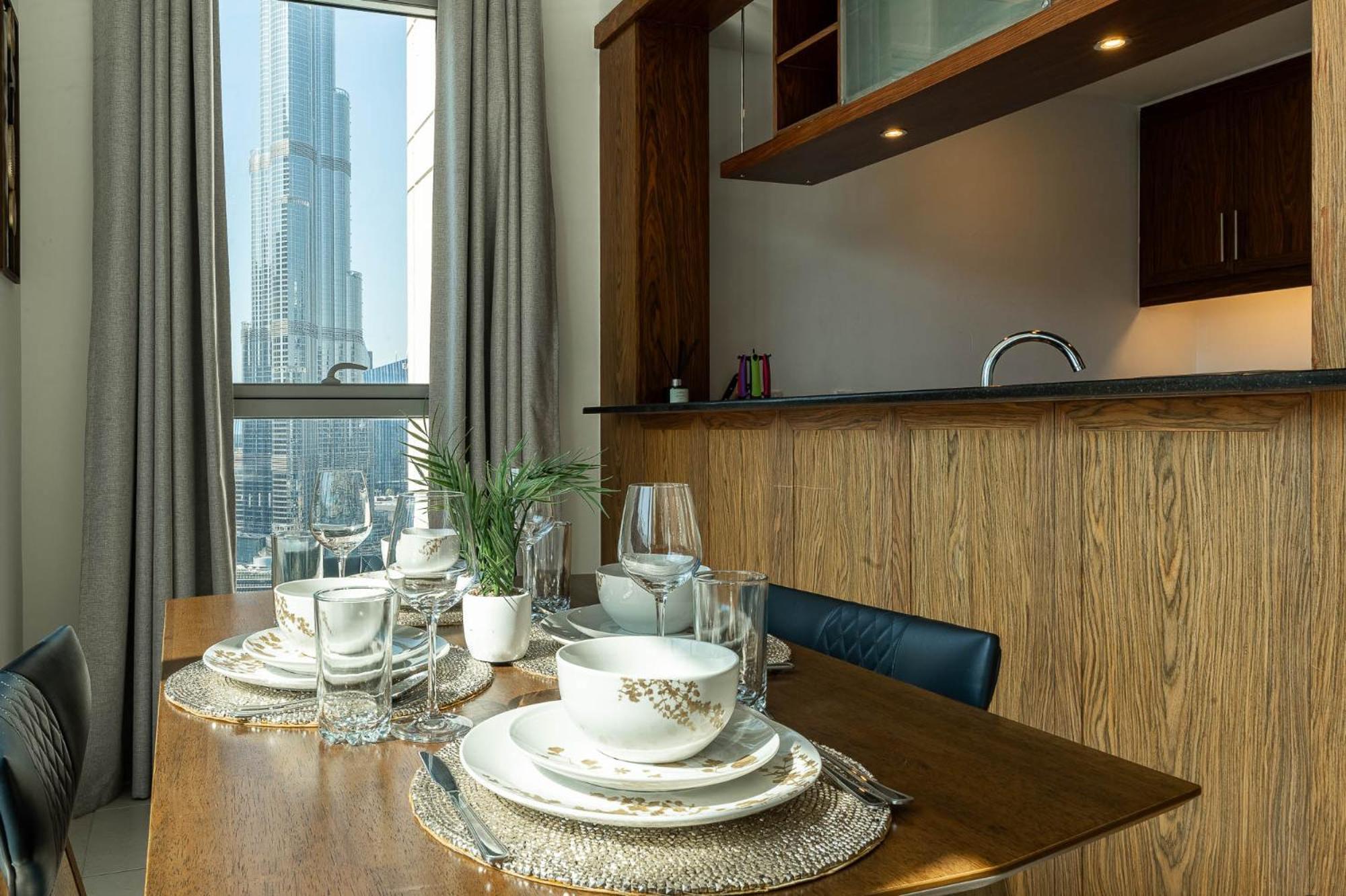 Superb 1-bedroom With Full Burj Khalifa View - 5-min Walk To Mall Apartment