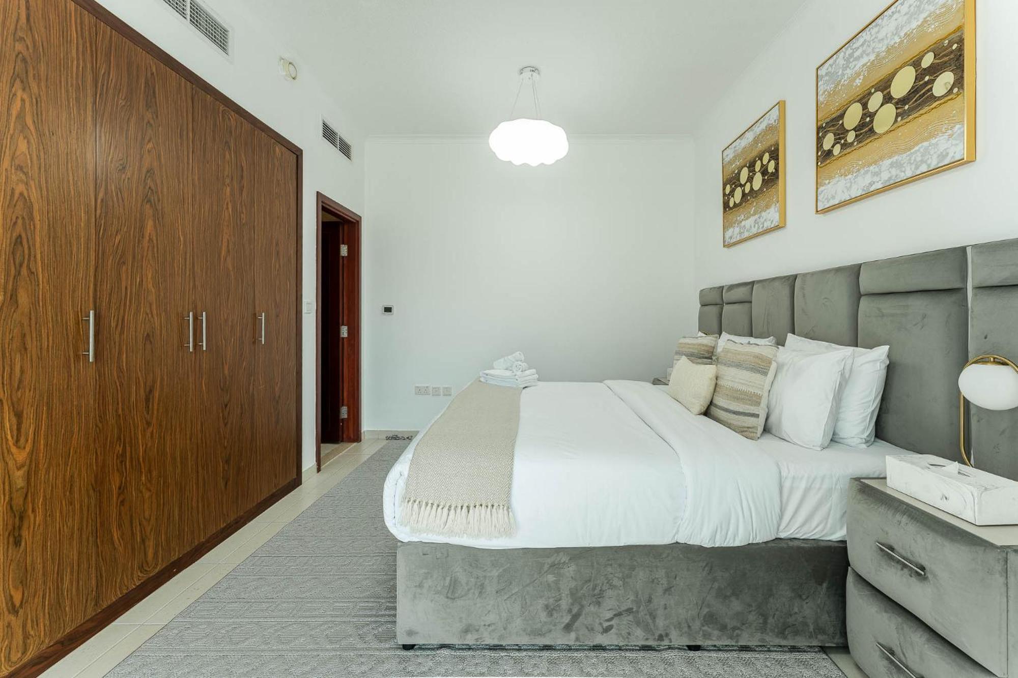 Superb 1-bedroom With Full Burj Khalifa View - 5-min Walk To Mall Apartment Dubai