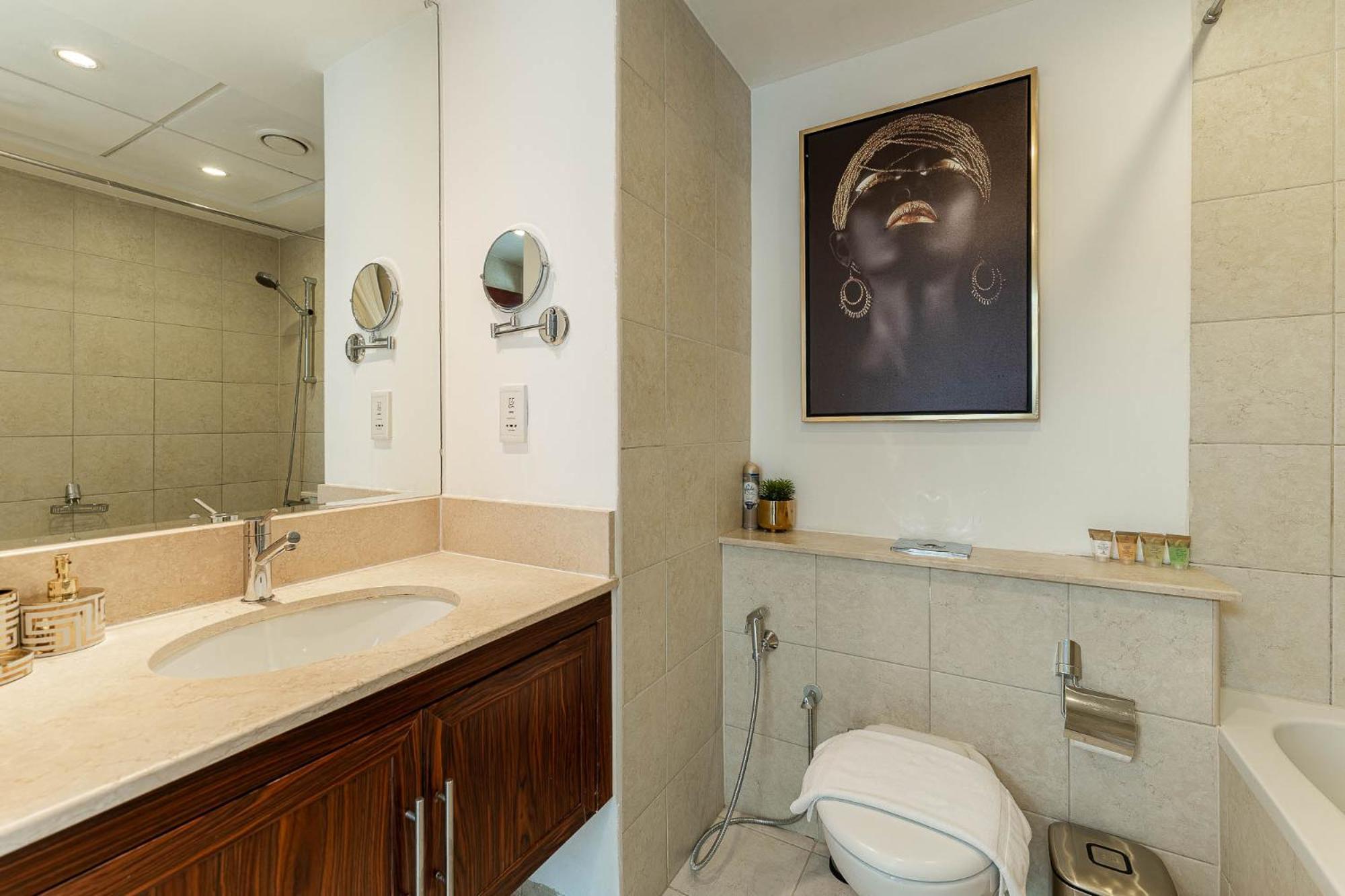 Superb 1-bedroom With Full Burj Khalifa View - 5-min Walk To Mall *