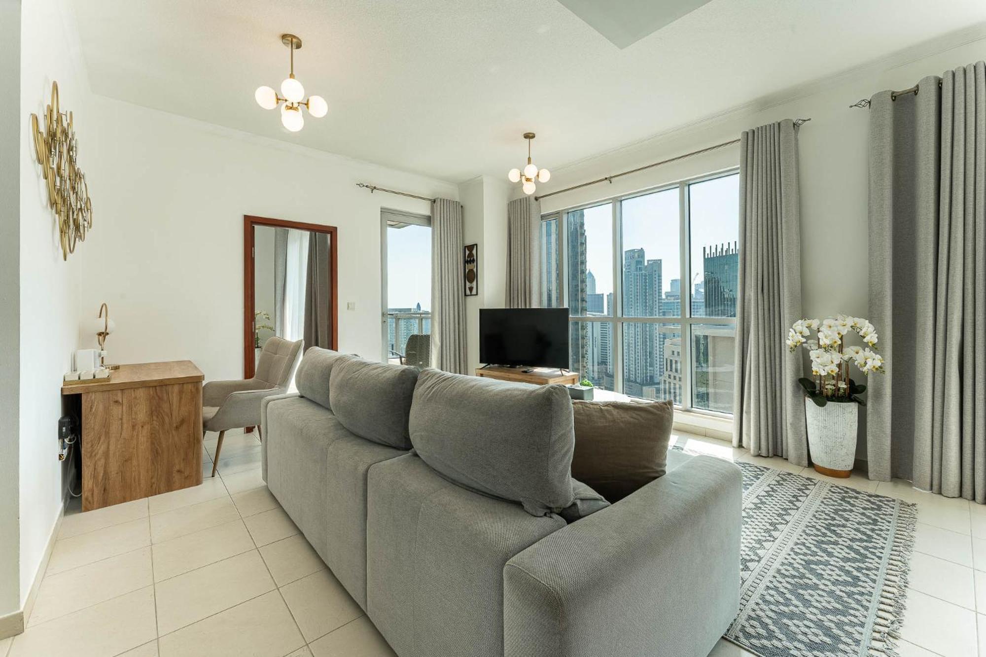 Superb 1-bedroom With Full Burj Khalifa View - 5-min Walk To Mall Apartment