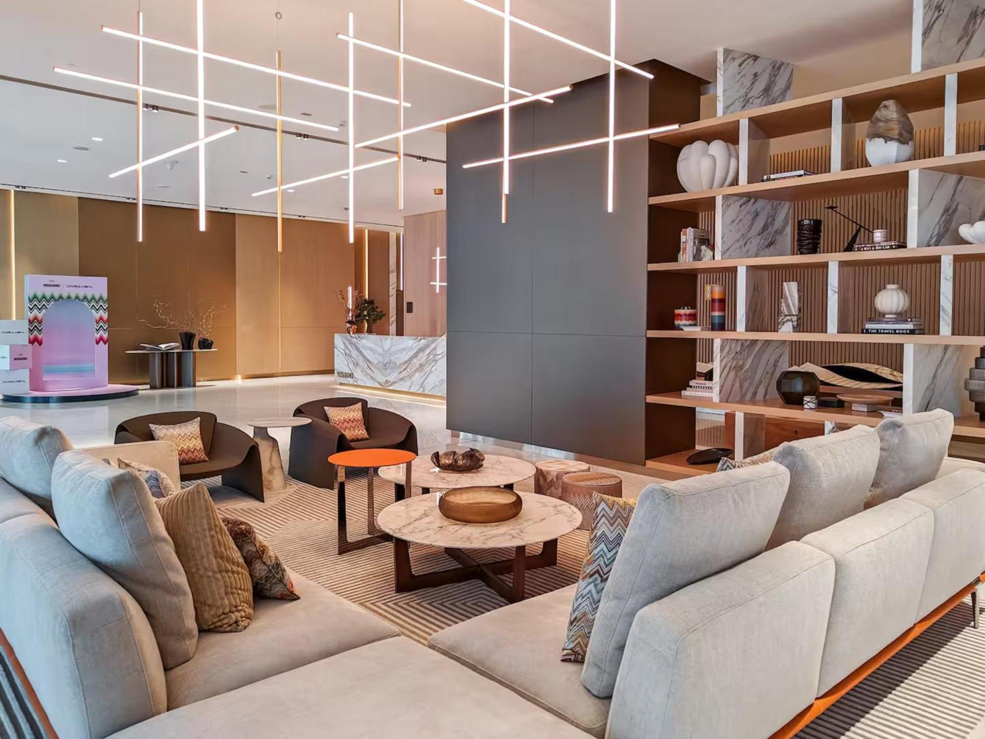 Apartamento Fam Living Contemporary 2br Oasis Waterfront Comfort Close To Downtown Dubai