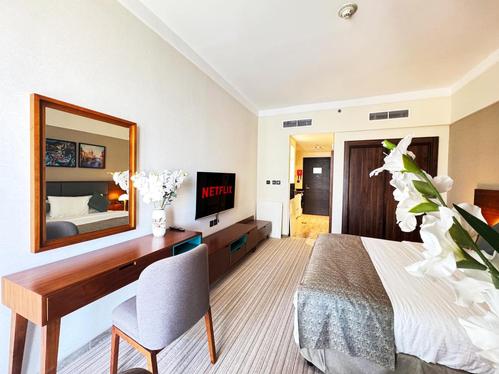 Luxrious L Jvc L At Milano Giovani Apartment *