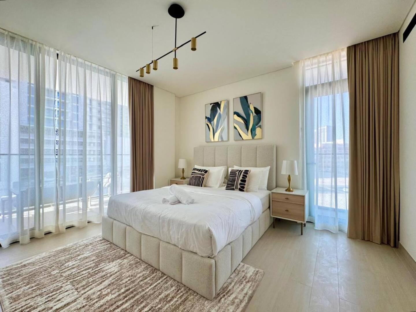 Apartment Luxurious And Spacious 1br With Balcony In Jvc *