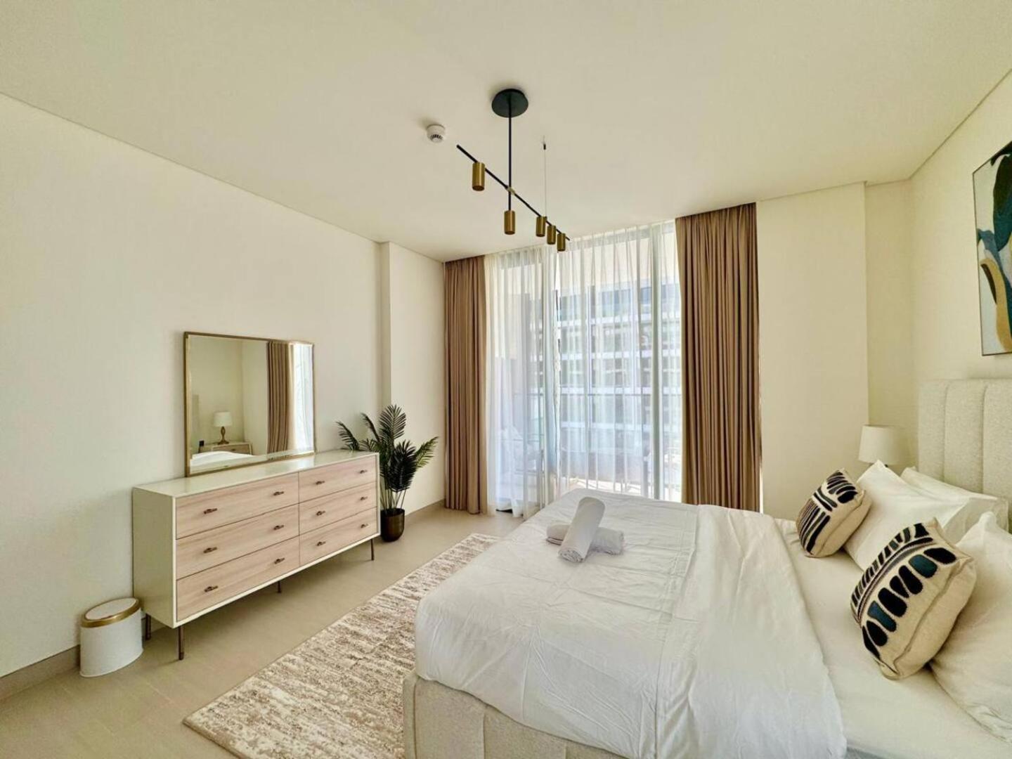 Luxurious And Spacious 1br With Balcony In Jvc