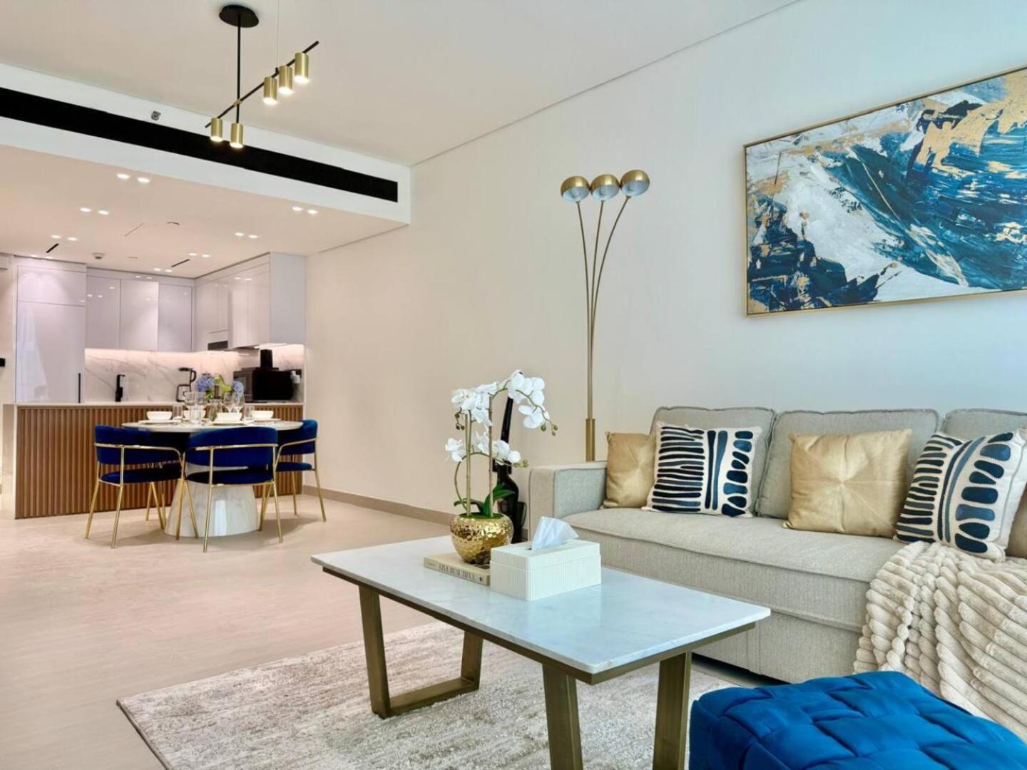 Apartment Luxurious And Spacious 1br With Balcony In Jvc