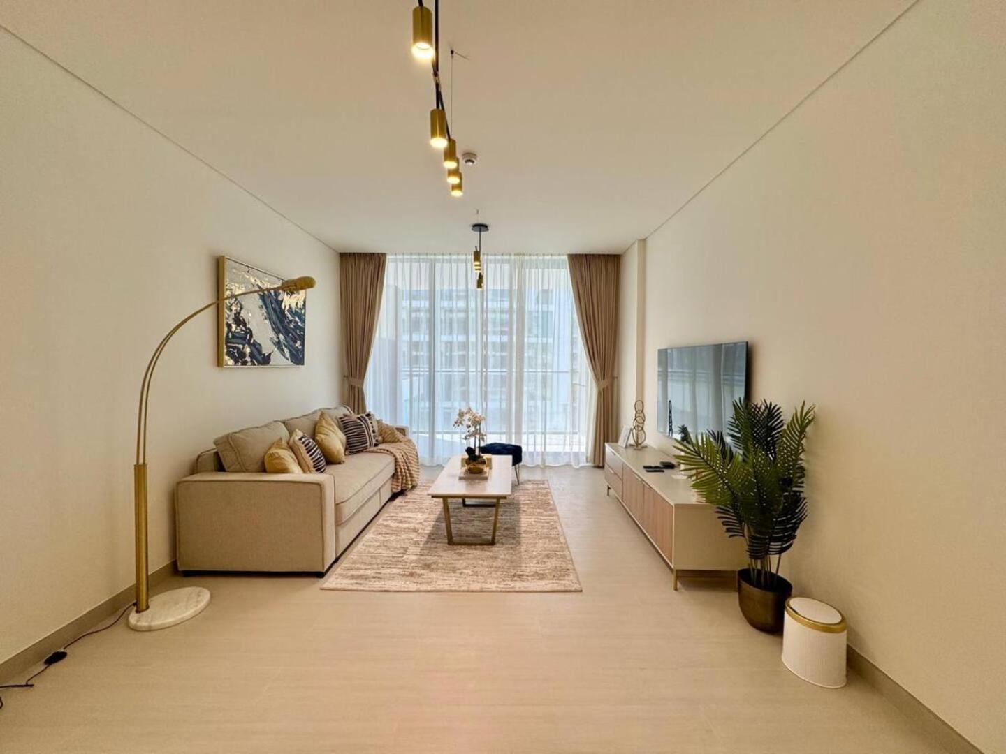 Luxurious And Spacious 1br With Balcony In Jvc