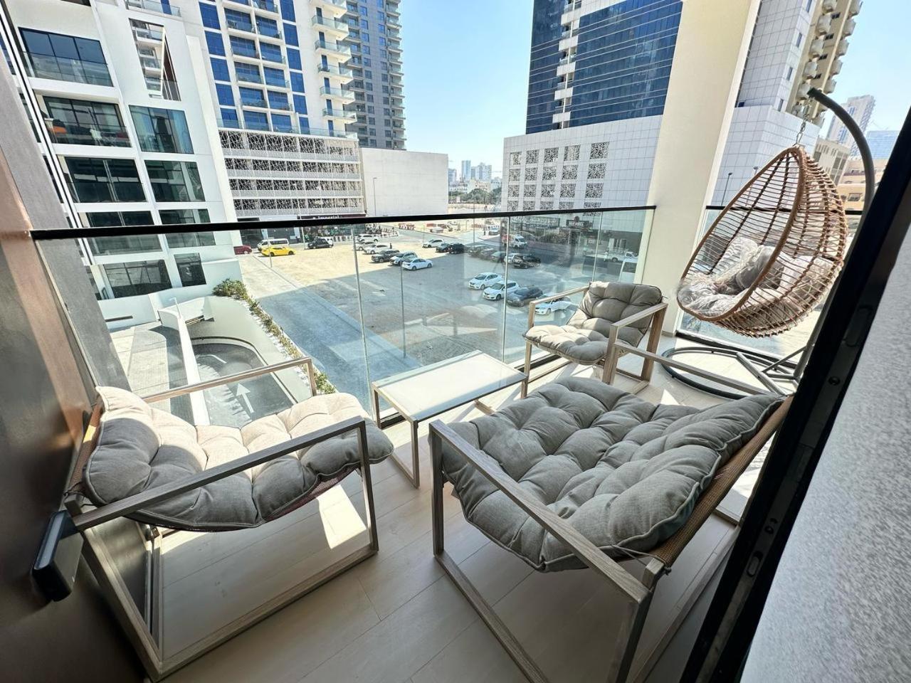 Apartment Luxurious And Spacious 1br With Balcony In Jvc *