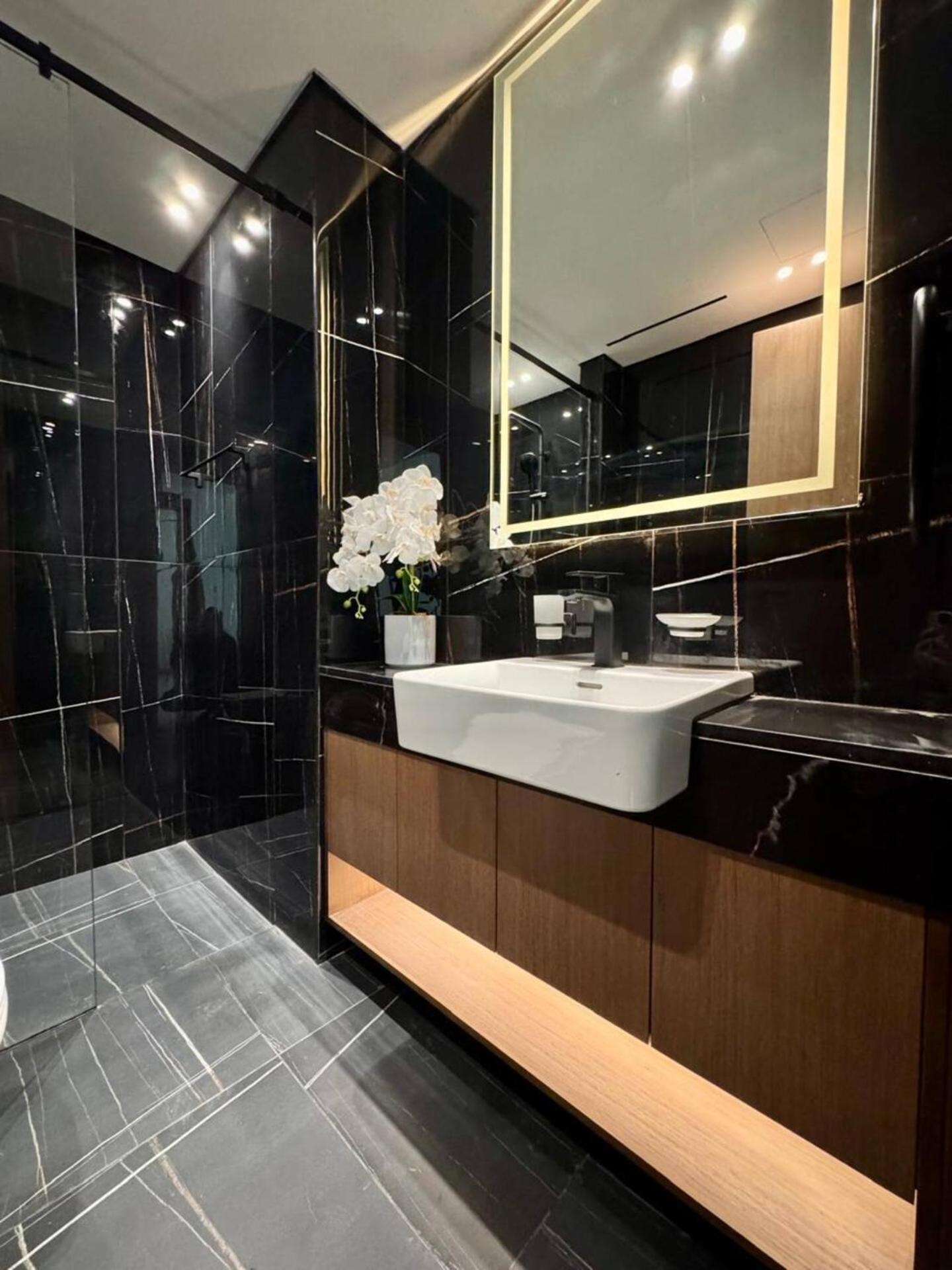 Luxurious And Spacious 1br With Balcony In Jvc Apartment *