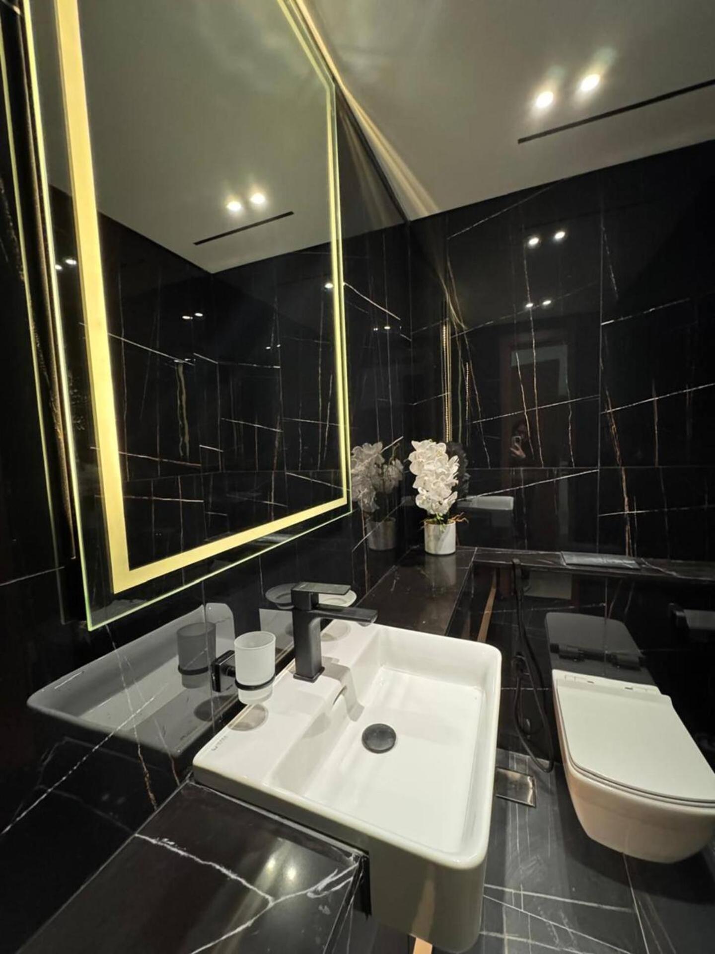 Apartment Luxurious And Spacious 1br With Balcony In Jvc *