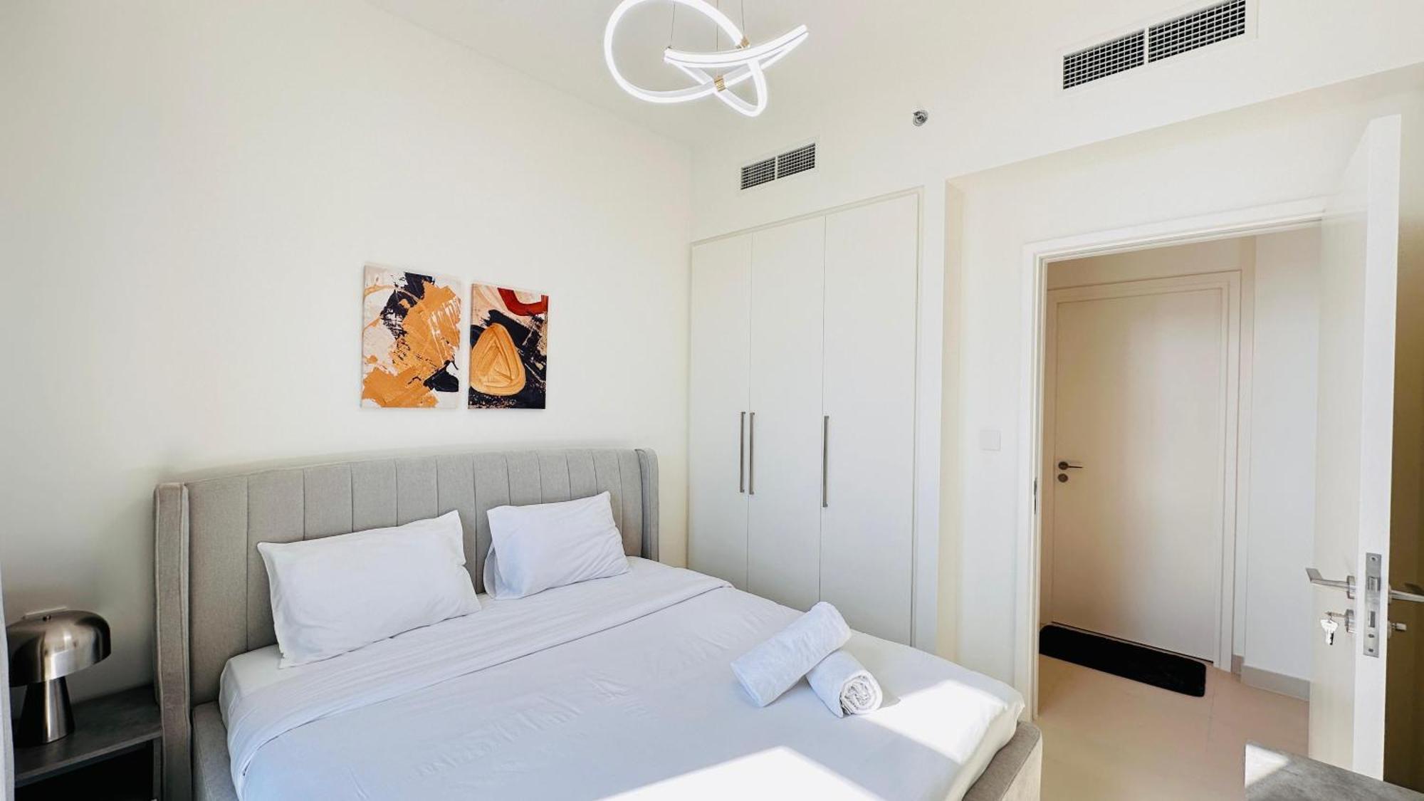 Luxury 1-bedroom At Burj Crown * Dubai