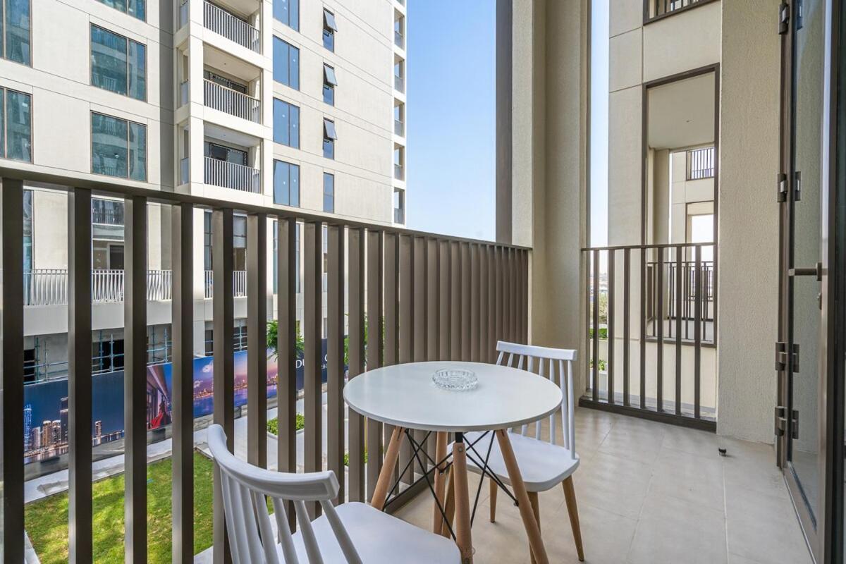 Elegant 1br With Pool, Gym Access And Kid's Play Area *