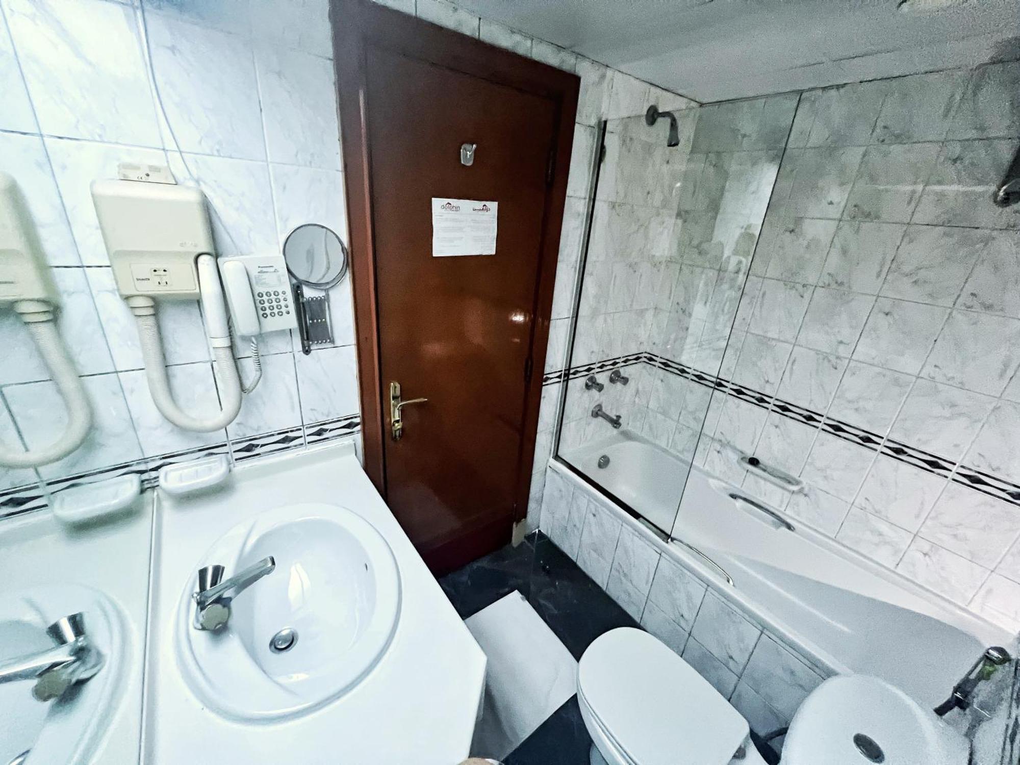 Dolphin Aparthotel 3*