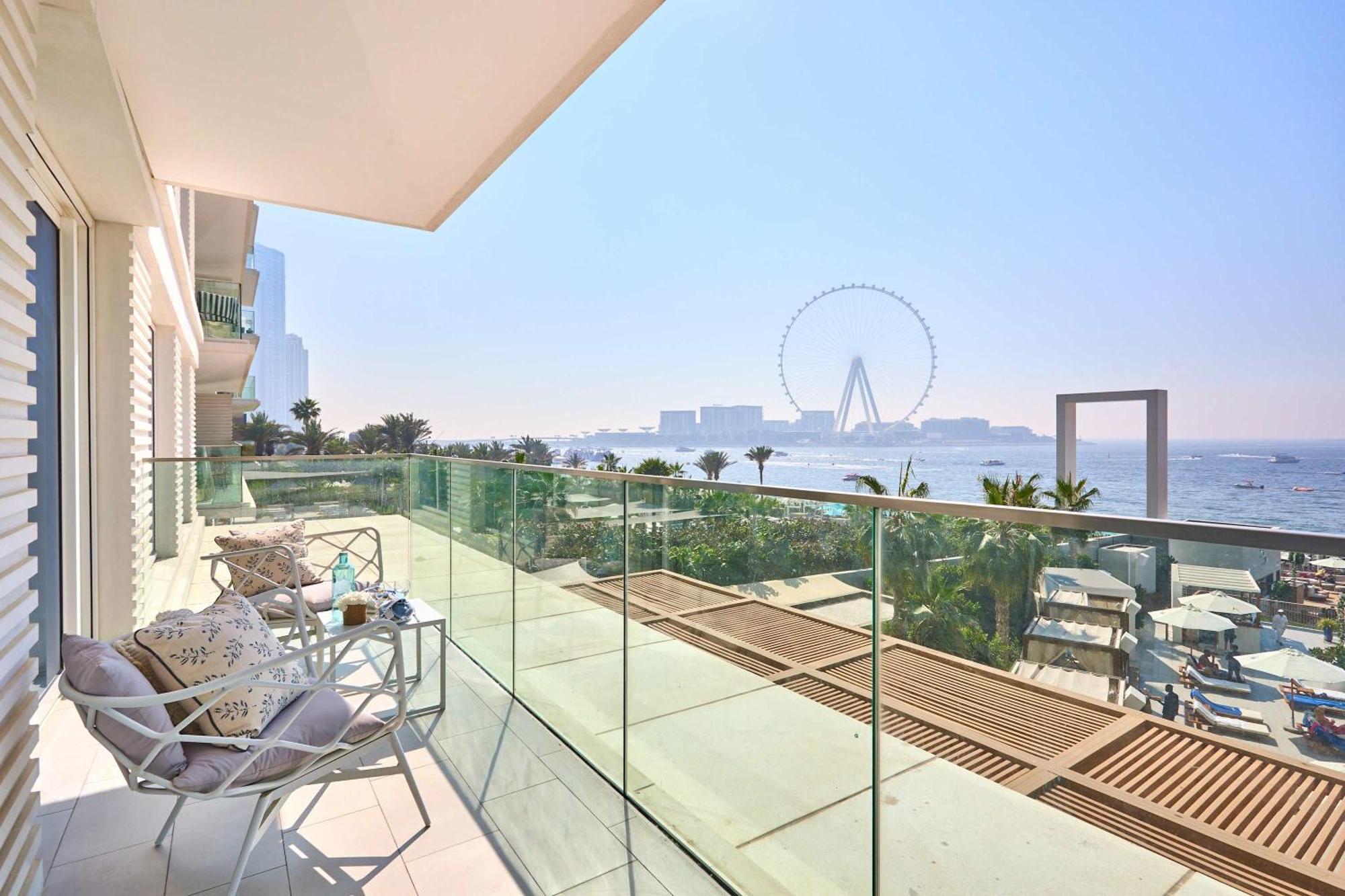 Frank Porter - La Vie Apartment *