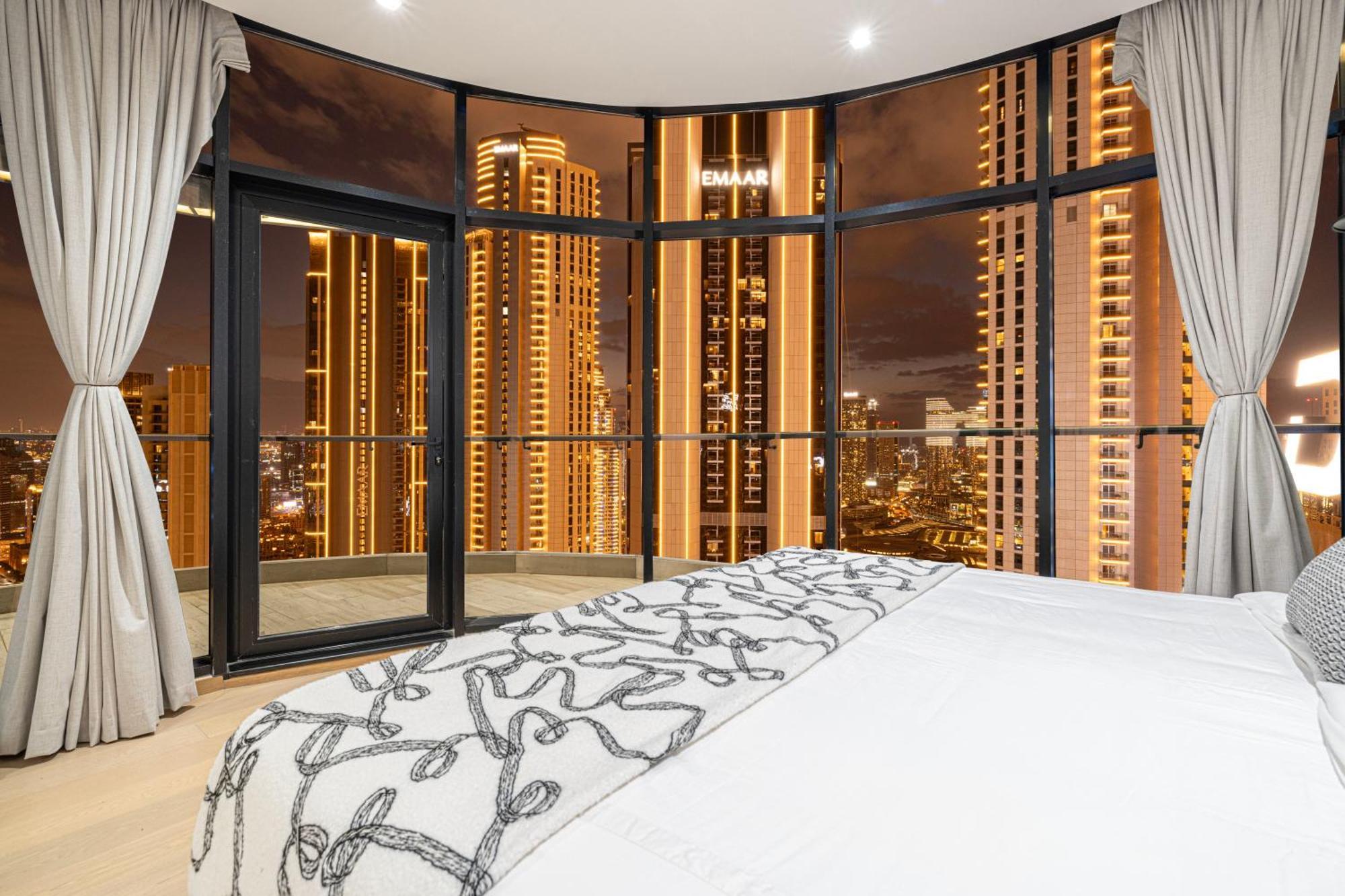Luxe 6br Penthouse With Burj View & Private Cinema Apartment