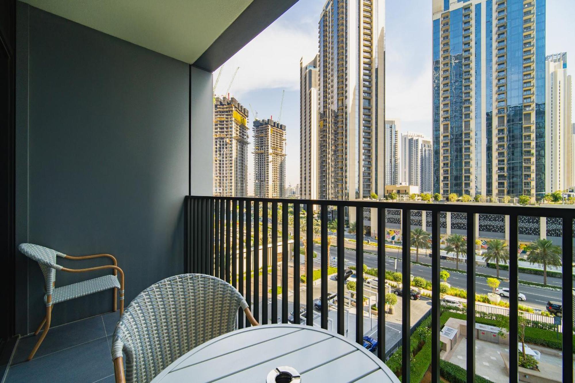 Apartment Waterfront 1br With Infinity Pool In Creek Edge T1