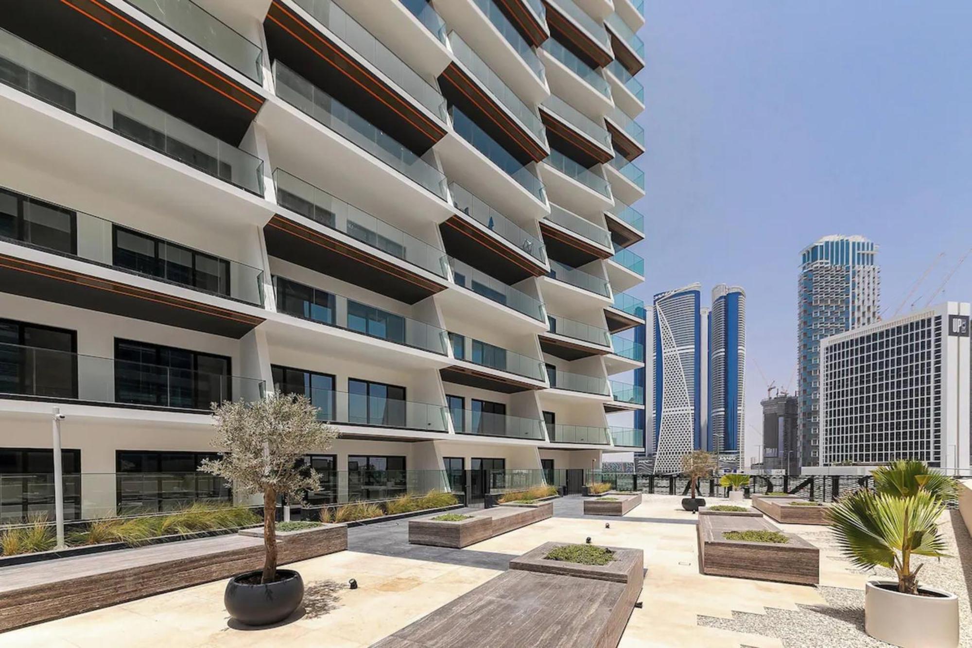 Fam Living Modern Smart At Business Bay With Iconic Burj And Canal Views *