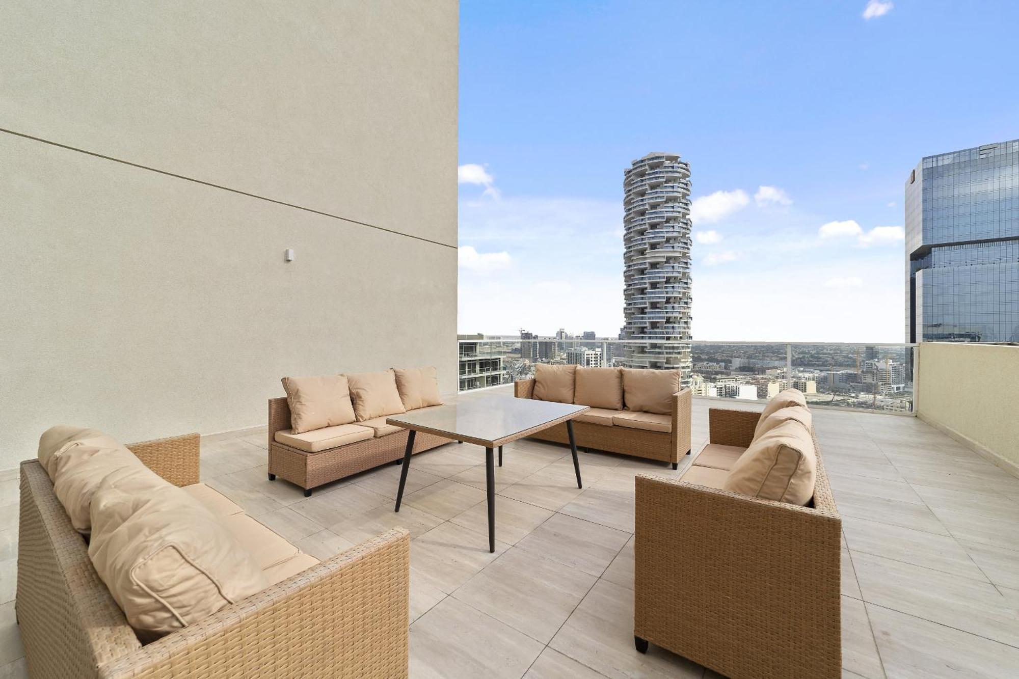 Apartment Vayk - Bright 4 Bd Penthouse With Spacious Terrace Dubai