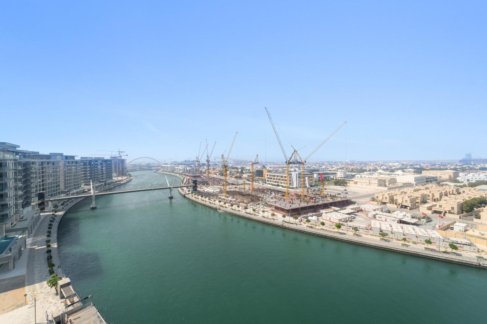 Vayk - Stylish Canal-front 2 Bd Maid In Al Wasl Apartment