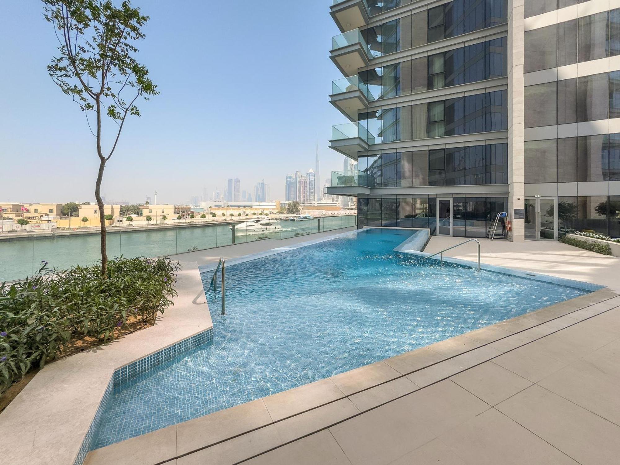 Vayk - Stylish Canal-front 2 Bd Maid In Al Wasl