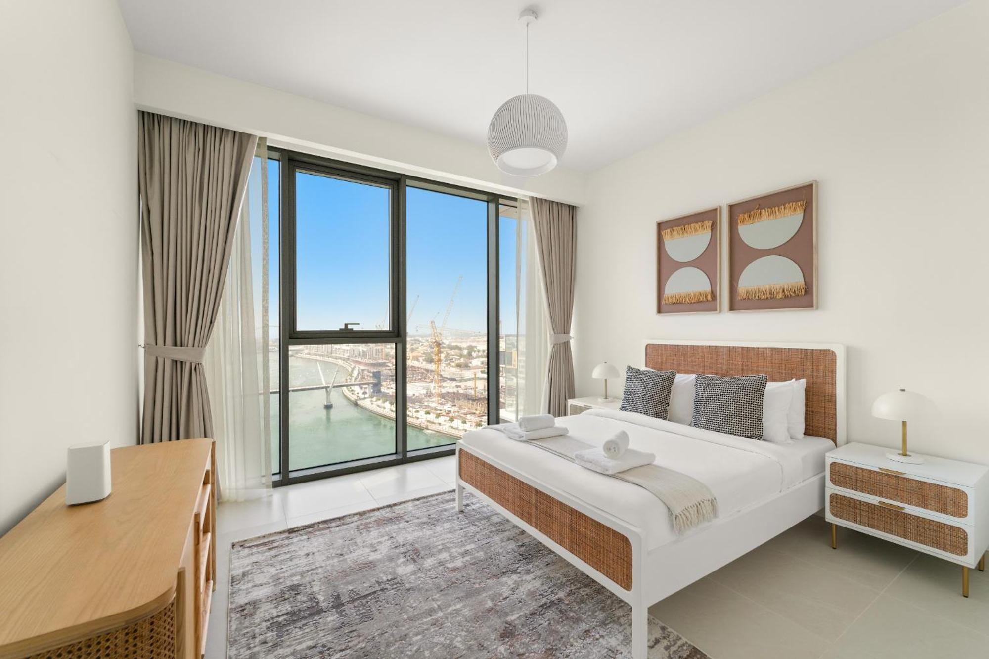 Vayk - Stylish Canal-front 2 Bd Maid In Al Wasl *