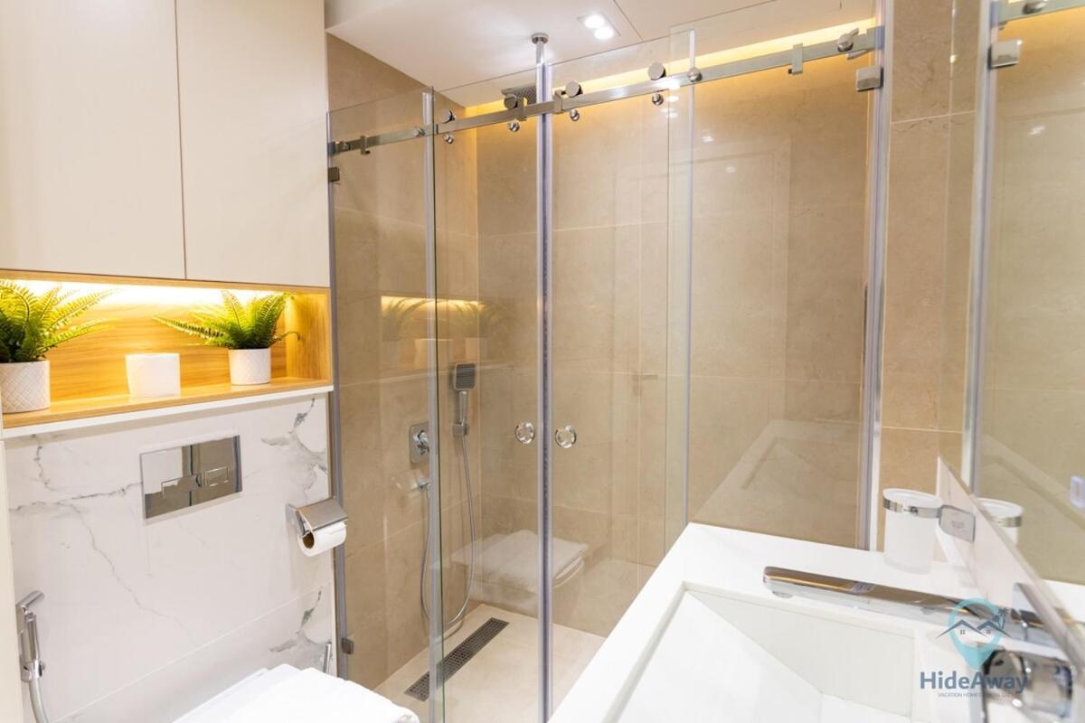 Bright Modern 1br Heart Of Jlt Skyline Views Dubai