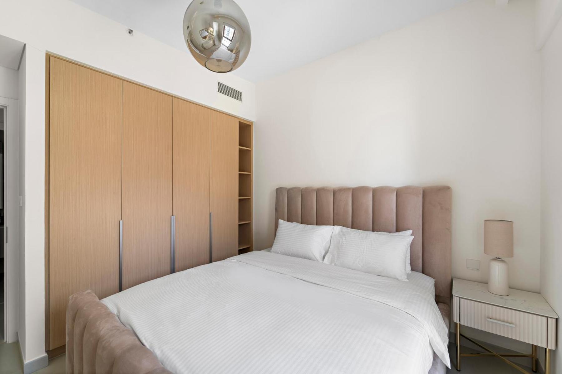 1br Summer 4 Direct Access *