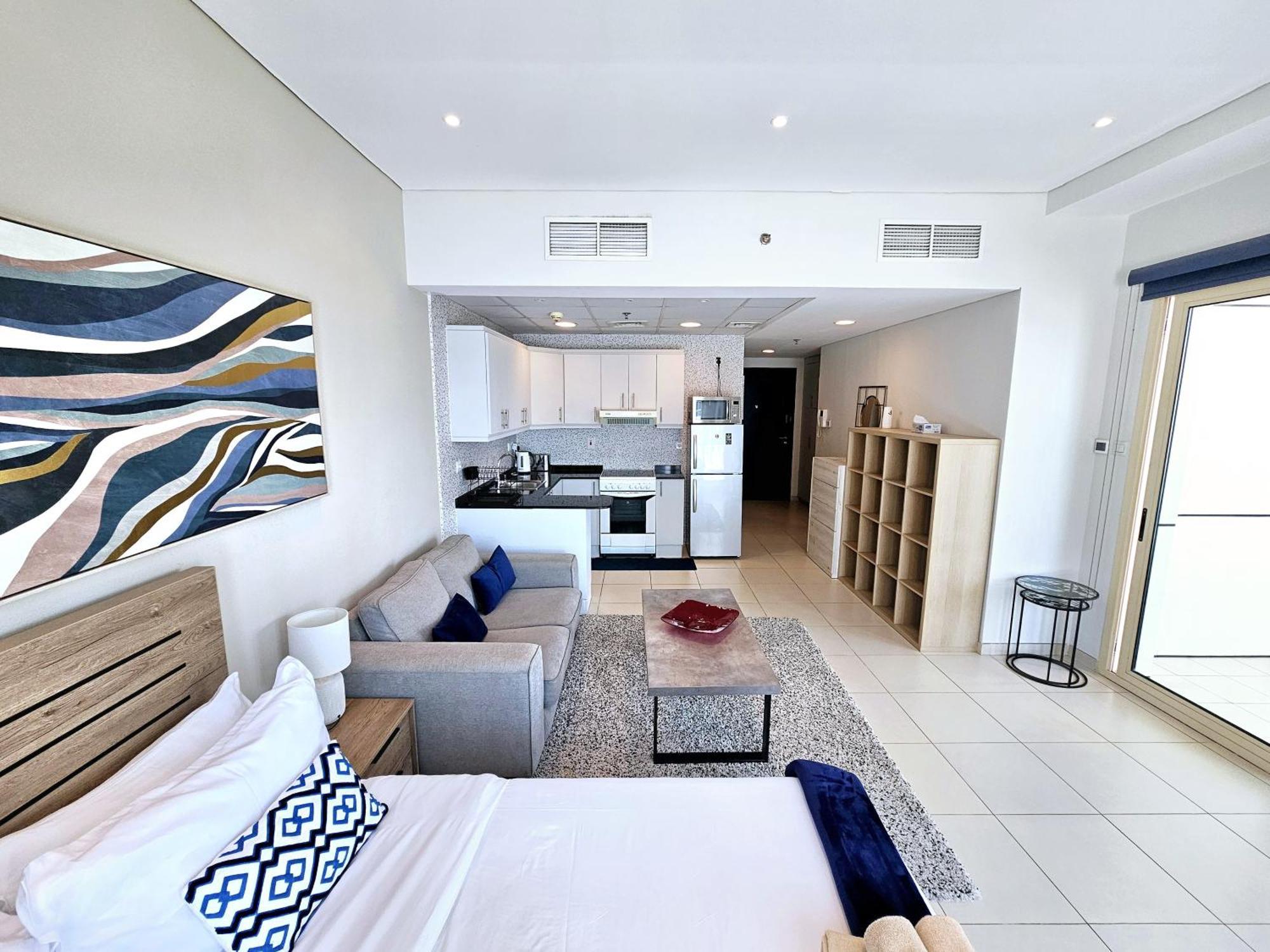 Sunrise Homes - Near Jbr With Huge Balcony - Harbour Views Apartment